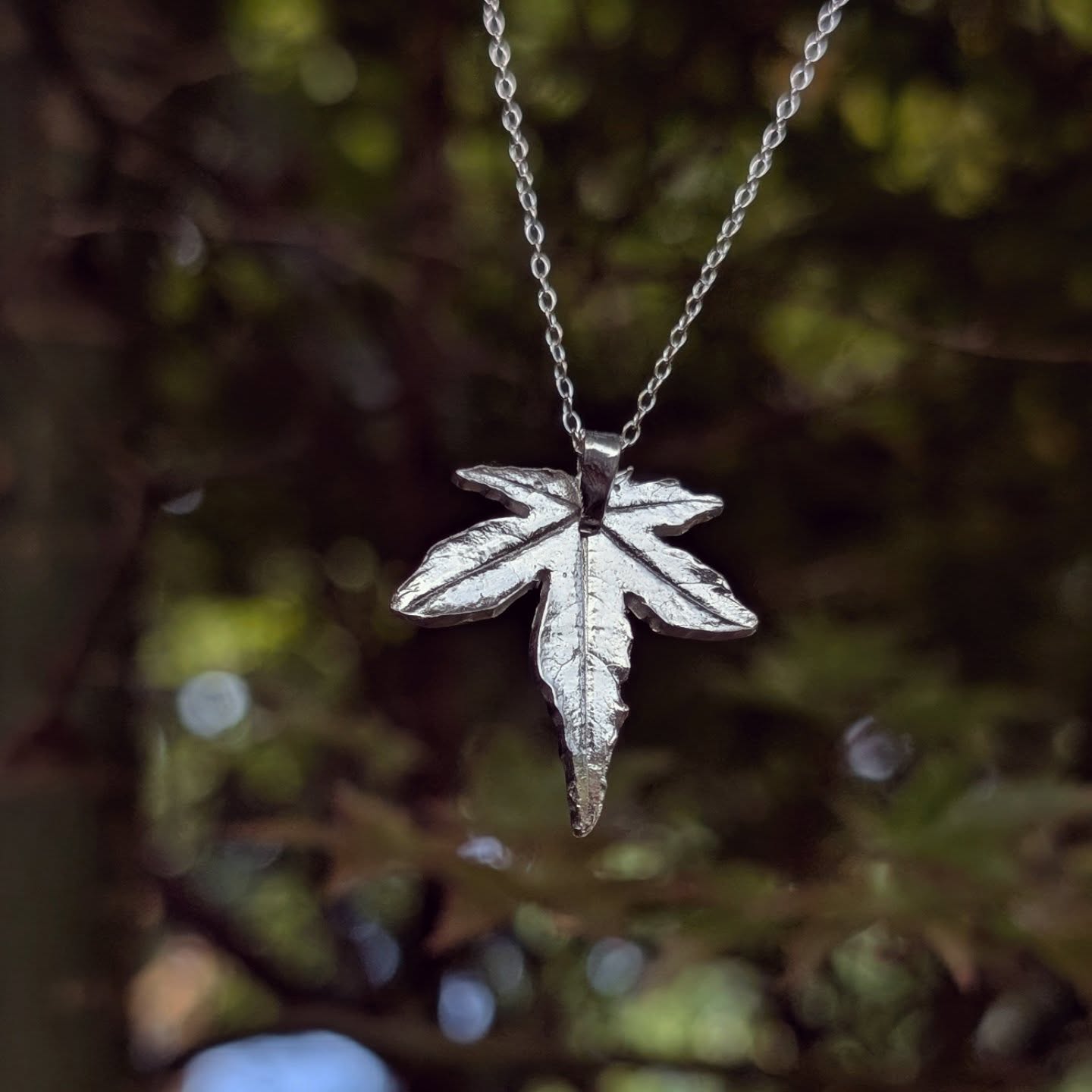 🍁 A recently finished Acer leaf necklace now in its forever home. 🧡
I was so pleased I managed to still use fresh leaves off the Acer tree before they all start falling. I know we aren't officially in Autumn, but there's definitely a change in the air -- and I always love how the leaves falling brings such a different scenery and tone to the outdoors.
"The trees are about to show us how lovely it is to let things go." 🧡🍂
#acer #autumncolours #autumnstyle #keepsake #handmadejewellery #finesilver