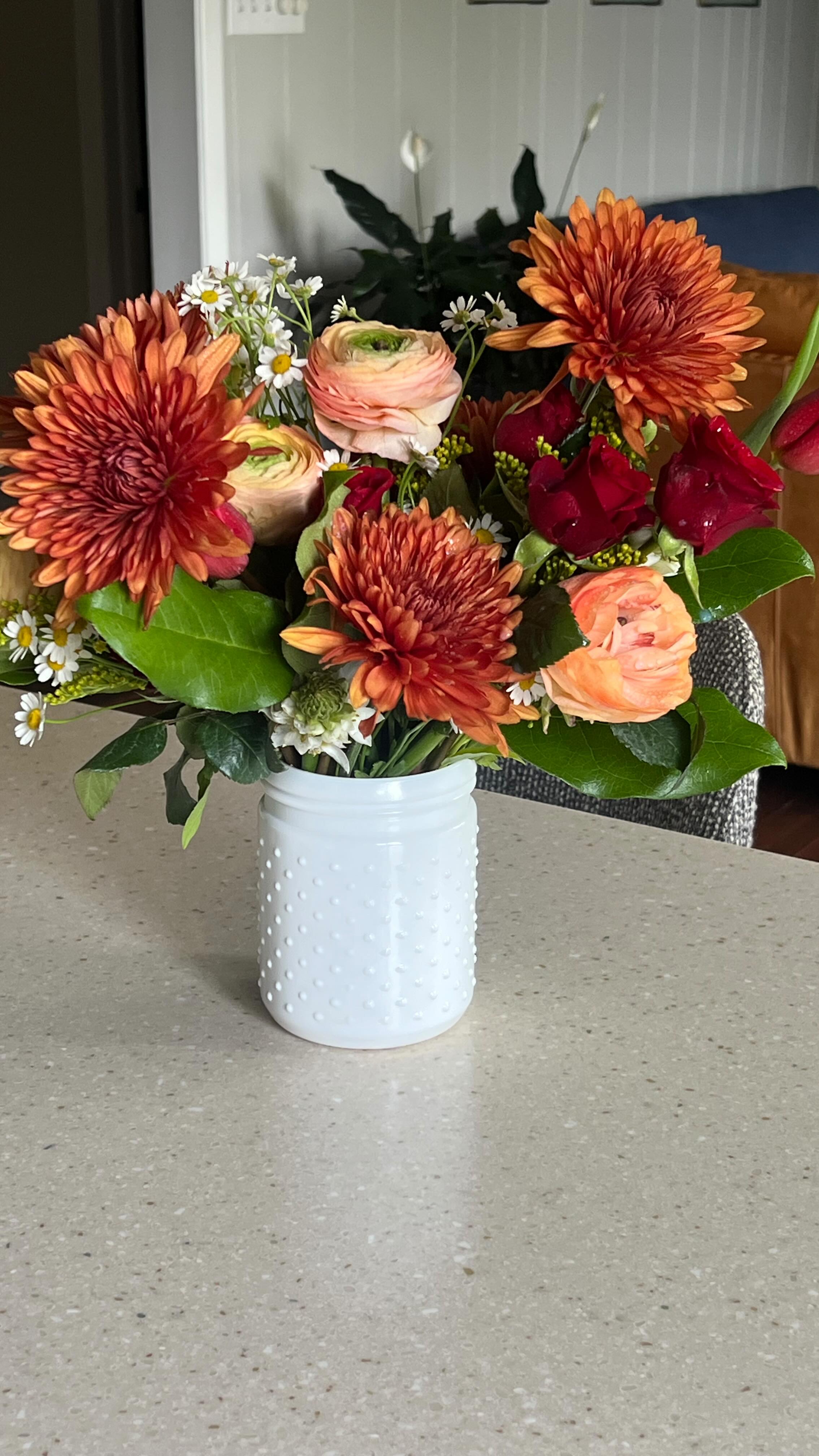 Make a beautiful fall arrangement with me 🌻🌼
#pittsburghflorist #washingtonpaflorist #pghflorist #floraandrootstudio #mcmurrayflorist #pghwedding #pittsburghwedding #canonsburgpa