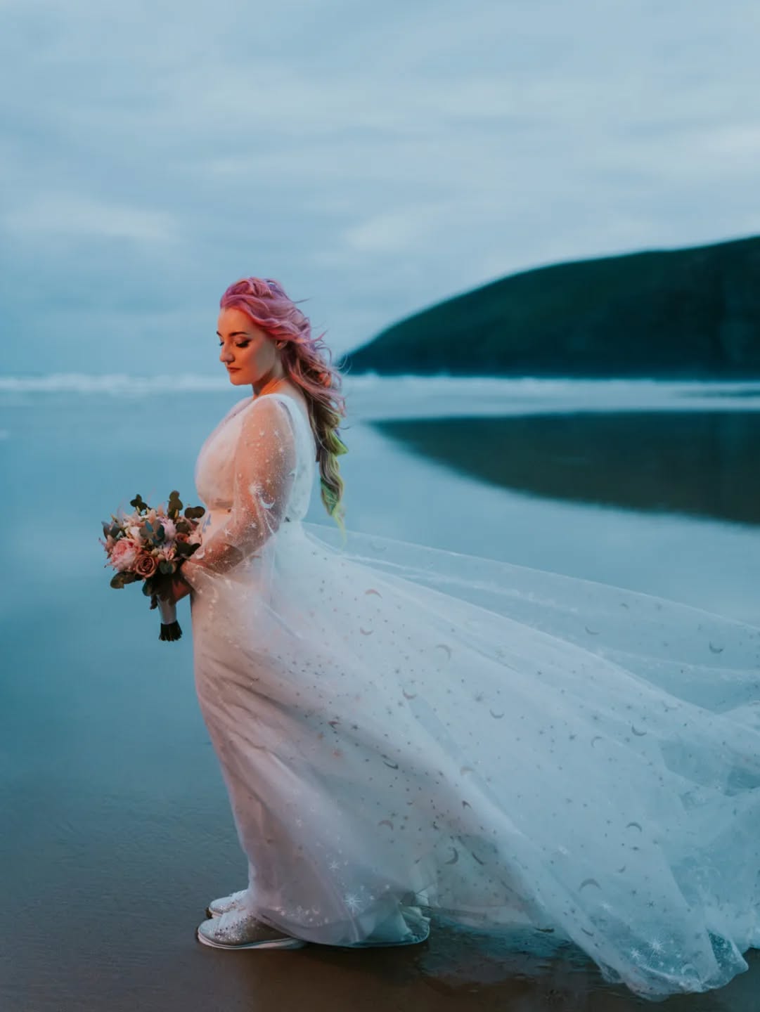 POV: your beach elopement dreams came to life ๐ง๐ผโโ๏ธโจ๐
Hair has the power to completely change the way you feel. If it's not right, your confidence and happiness for the entire day can be totally ruined.
Your artist has the power to set the tone for your wedding day...your mood...your photos! ๐
You have the power to choose the experience you'll have on your wedding day and it starts by choosing a hair specialist who is a perfect match for you. ๐ซถ๐ผ
Send me a DM if you're looking for a pro bridal bestie who likes to seamlessly blend into your vibe, bringing a calming experience and putting your happiness above all!
Let's create some bridal magic ๐ช and sweet moments together, ๐ซถ๐ผ๐
Becca x
Amber looking unbelievable on her big day ๐ฅน๐ง๐ผโโ๏ธโจ
#cornwallbridalhair #cornwallweddinghairdresser
#cornwallbridalhairdresser
#cornwallmobilehairdresser
#devonbridalhair #devonbridalhairdresser
#alternativewedding #alternativebridalhair #plymouthweddinghair #plymouthbridalhair
#bohoweddinghair
#UKbeachwedding
#mermaidweddinghair
#devonelopement
#ukelopement #devonweddinghair #cornwallweddinghair #bohohairdevon #bohohaircornwall
#ukbeachweddingvenue #beachweddinghair