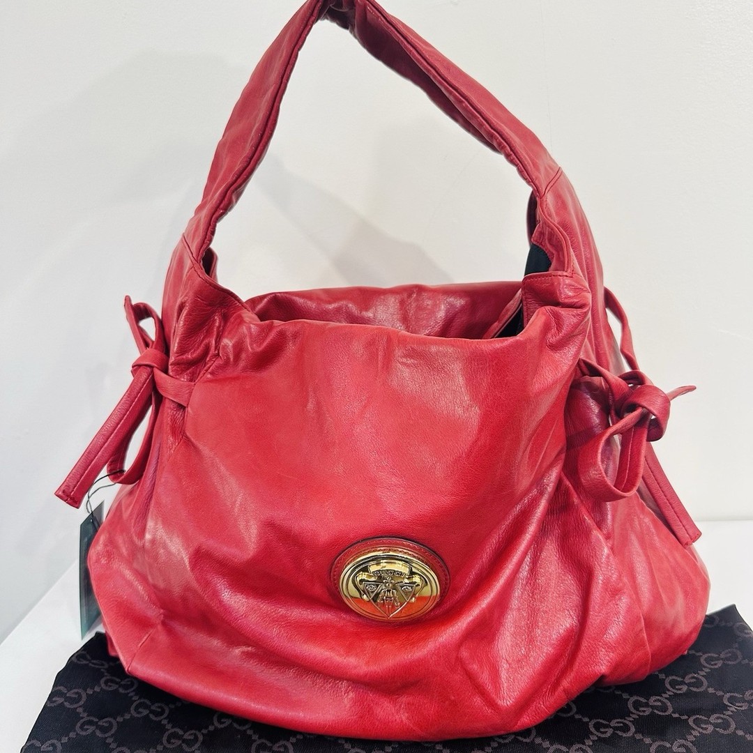 Maximize your style with this vintage GUCCI Hysteria fold-over red hobo bag! Crafted in Italy with soft leather, gold hardware, and a chic bow accent. Perfectly roomy and ready for any occasion! ๐ผโค๏ธ #GucciStyle #VintageVibes #LuxuryBag #FashionFinds #ItalianMade #GUCCIHysteria #HoboBag #eBayStore #pawntreasures
https://ebay.us/m/9QBIRI