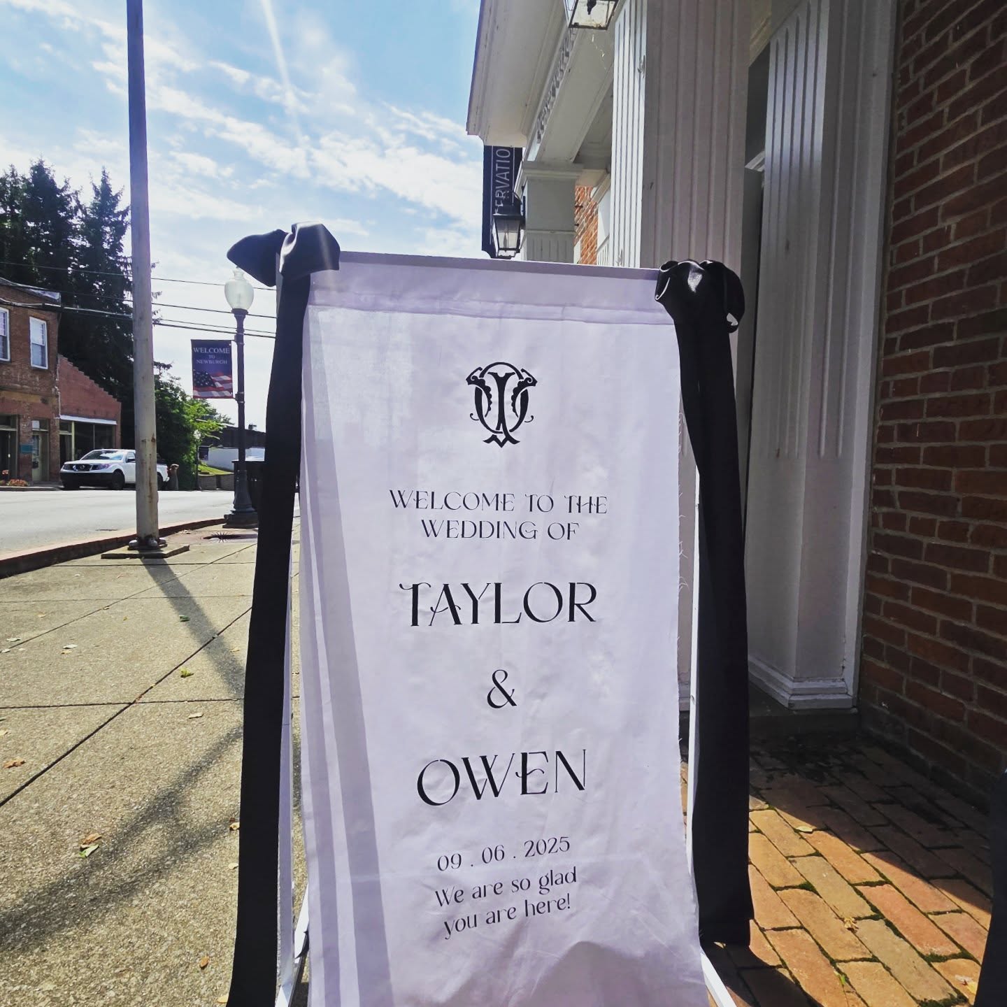 Congratulations Taylor and Owen!! An absolutely gorgeous day, a stunning bride and a storybook love made for a lot to celebrate! May your love continue to be as timeless as your wedding and as beautiful as the two of you. @oprice99 @_tay_price_
Venue: Preservation Hall Newburgh & @20west
Photo & Video: @jamielynn.photos
Food: @schnitzelbankjasper
DJ: @songbirddj
#dayofcoordinator #dayoneweddings