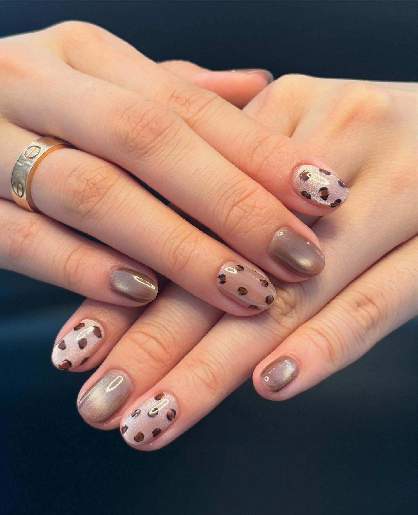 Rawrrr means ‘I love my nails’ in leopard 🐆
💕 Gel mani w/hard gel overlay by Bebe
•
•
•
#dameungrr #summernails #naturalnails #nailsoftheday #nailstagram #boston #nails #bostonnailsalon #bostonnailart #brookline #bostonuniversity #hardvarduniversity #wentworthuniversity #hardgelnails #leopardnail #mcphsuniversity #fallvibenaildesign #northeasternuniversity #brooklinesalons #beautynails #nailsbeat