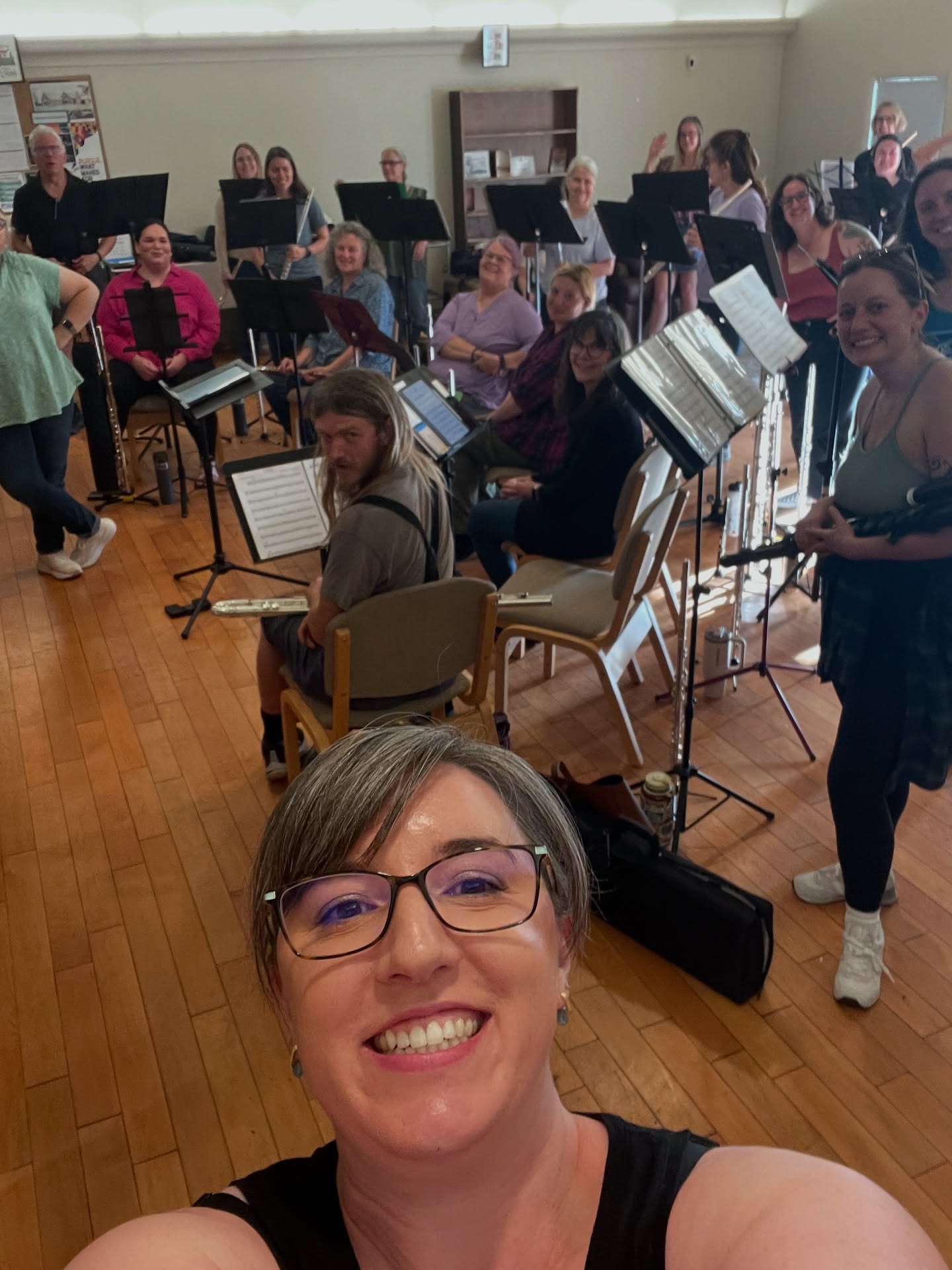 It may not be officially fall yet, but it IS time for flute choir! The @seattleflutesociety flute choir fall session is officially underway - this is the biggest group I’ve conducted yet and I’m super excited to see them develop this season! #flutechoir #seattleflutesociety #flute #flutemusic #seattlemusicians