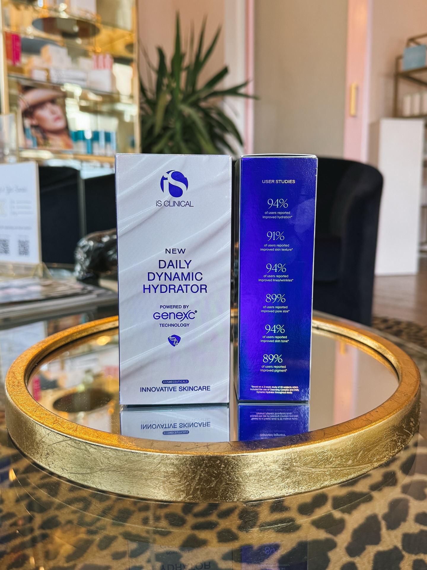 Check out the new Daily Dynamic Hydrator moisturizer from @isclinical 💙
This 3-in-1 formula is brand new and we are loving the hydration it delivers! Perfect moisturizer for going into fall. It contains exosomes, peptides, and plankton extract making this the best moisturizer for skin renewal
#isclinical #denvermedspa #medpa #esthetician #denveresthetician #isclinicalskincare #skincare #denverskincare