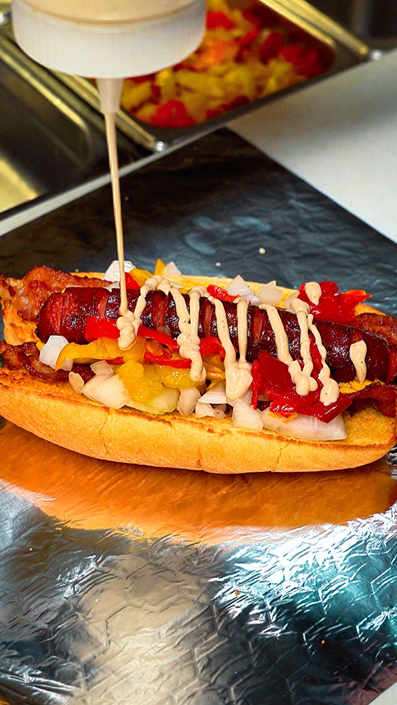 A hot dog with crispy bacon, melted cheese, topped the way you like it and grilled just rightโฆ yes please!
#bigmdrivein #tododurhamregion #burgerlover #foodfinds #viralfood #instagramfood #hotdog