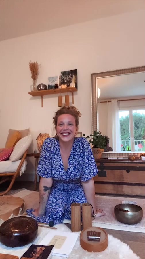 • NIDRATONS- NOUS •
Une petite pratique en ce jeudi soir pour vous faire découvrir ou redécouvrir le yoga nidra.
J’aurai le plaisir de proposer des cours tous les jeudis à 20h à Sarliac sur L’isle, en Dordogne.
Pour cela, nous serons dans une très belle maison en bois écologique dès la semaine prochaine, j’espère pouvoir vous y retrouver, j’ai tres hâte 🙏🏼
Et pour les personnes ne pouvons pas nous rejoindre, j’enregistrerai les pratiques pour que vous puissiez les faire depuis chez vous via des fichiers audio.
Love sur vous ❤️