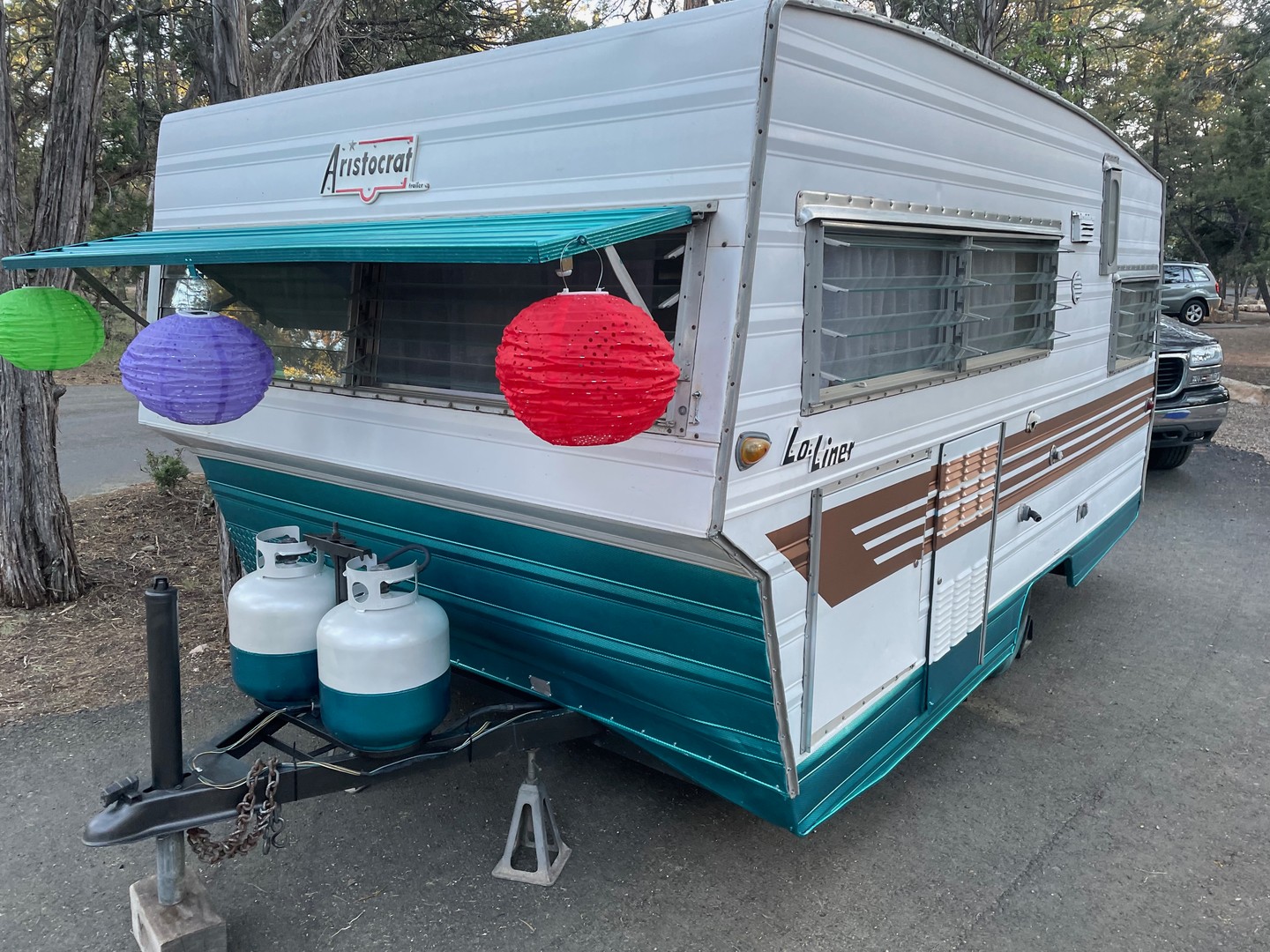 Embracing the vintage life! 🚌💖 Why buy new when you can save a piece of history? Love these classic cuties? Link in Bio
#VintageTrailers #Restoration #TrailerLife
