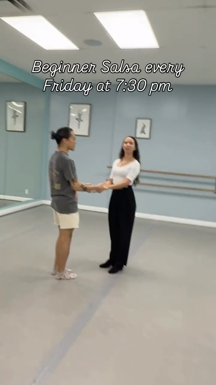 Only his 4th class and already dancing with confidence! 💃🕺 So proud of the progress—this is what happens when you show up and practice. Thank you for being such a great example for others starting their salsa journey! ❤️
#SalsaBeginner #SalsaClass #DanceJourney #LatinDance #LongBeachSalsa #andreaelmoredance