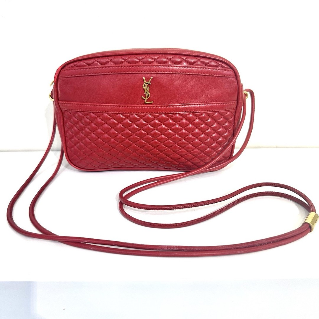 Only $899. A YSL Saint Laurent Victoire Camera Shoulder Bag in vibrant red lambskin leather! Quilted finish, gold hardware, and a sleek 16" silk strapโstylish sophistication for any occasion. โค๏ธโจ #SaintLaurent #LuxuryStyle #Fashionista #RedBag
https://ebay.us/m/rb6VyC