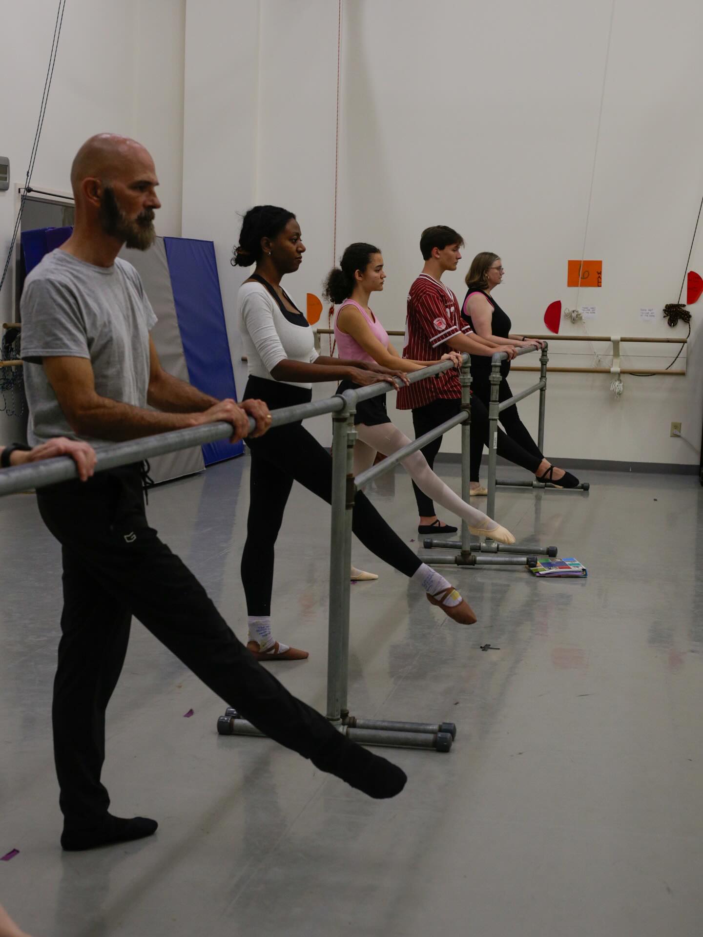 Looking for adult ballet classes? Whether you’re brand new to ballet, or have years of experience, DSBPA has a class for you! Check out our website to join us for a class 💪
#ballet #adultballet #beginnerballet #ballettraining #balletclass #durham