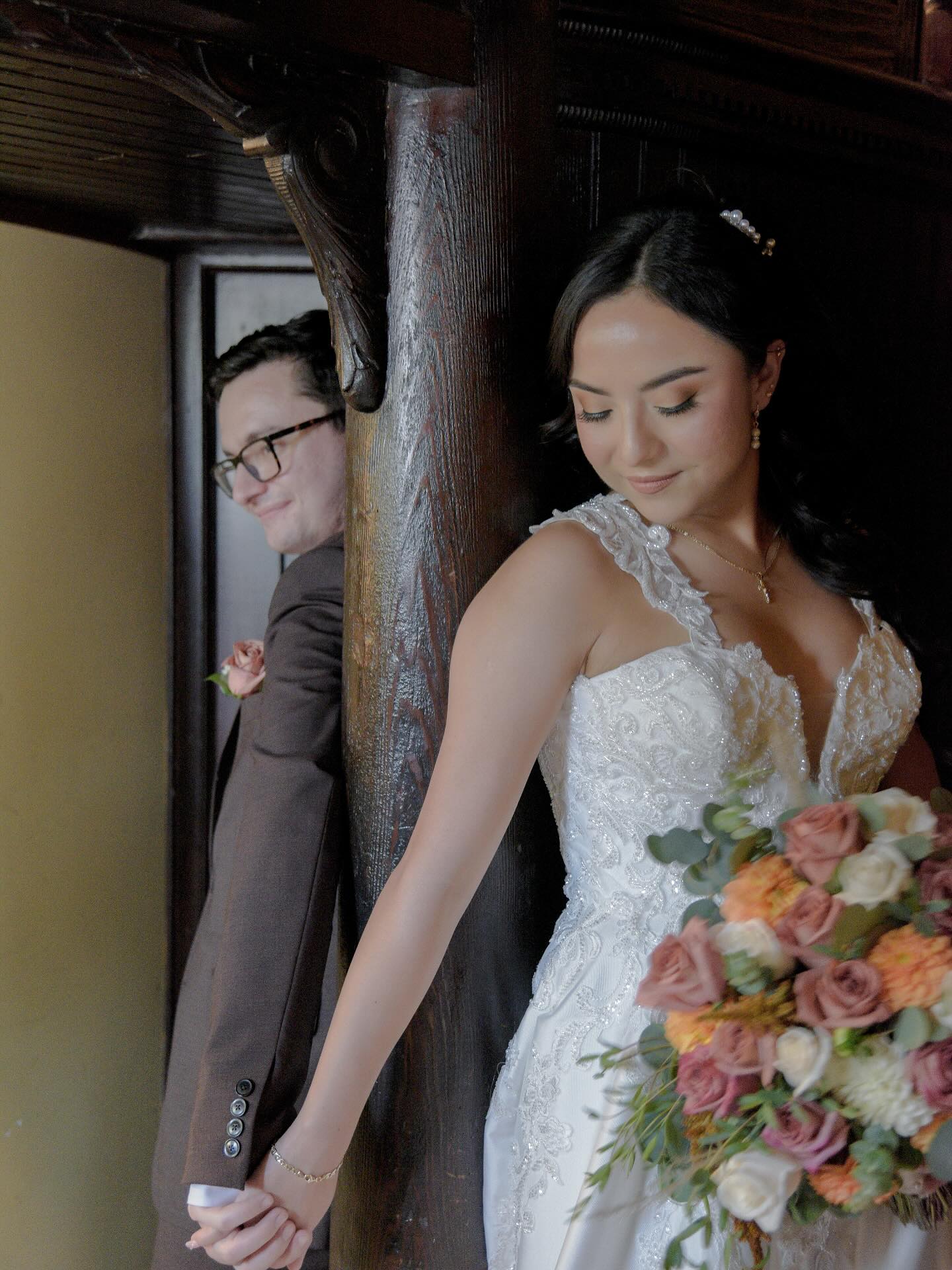 Sweet first touch!
#ocvintagemuseum #ocvintagemuseumwedding #weddingday #weddingbells #wedding #weddingphotography #weddingphotographers #bride #brideandgroom #groom #ovationphotographyanddesign #destinationweddingphotography #destinationweddingphotographer #destinationwedding #professionweddingphotogeapher #holdingontoyou
