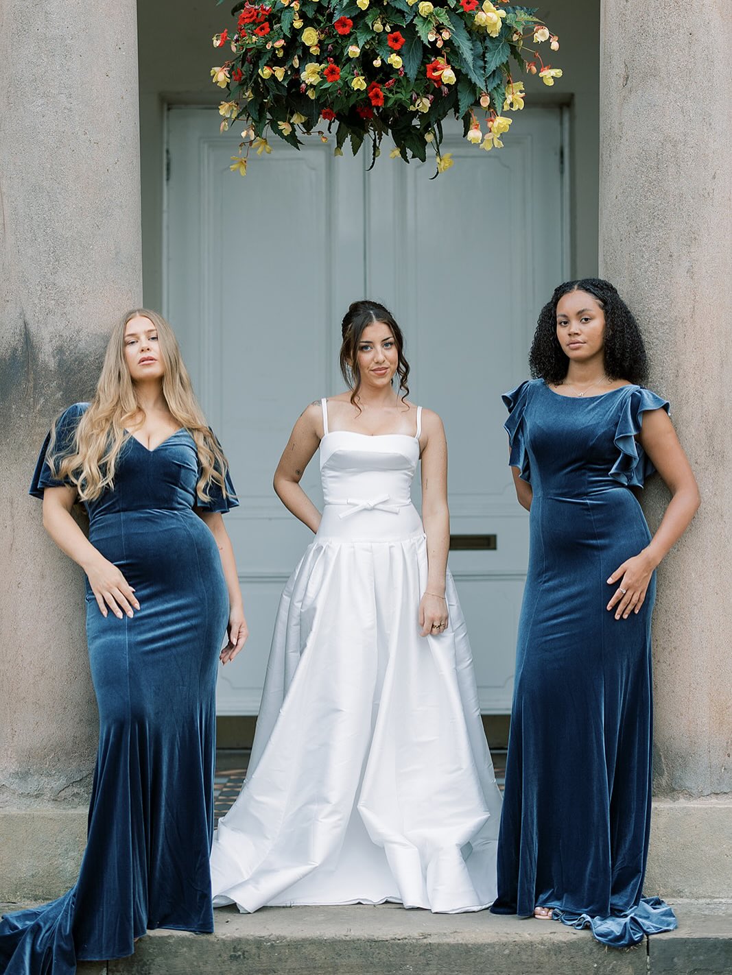 Tell me a better combo than a dropped waist @jesuspeiroofficial and a mix and match @thth_bridesmaids blue and black velvet…I dare you.
Shoot team:
Photographer @sophiemayphoto
Second Shooter @weddingsbymegnvb
Hair & Make Up @devotedbridaluk
@chloeparasmomakeup
Content Creator @wildcherrycontent
Florals @_honestyflowers_
Bridal Gowns @lavellebridalcouture
Bridesmaids Dresses @thth_bridesmaids
Backdrop @karamiavenuestyling
Models
@franki_fierce
@ellaleahh
@kate.jaynex
@holly.curtis
@geeg4_
•
•
•
•
•
#jesuspeiro #droppedwaistweddingdress #weddingdress #thandthbridesmaids #bridesmaidsdresses #velvetbridesmaids
