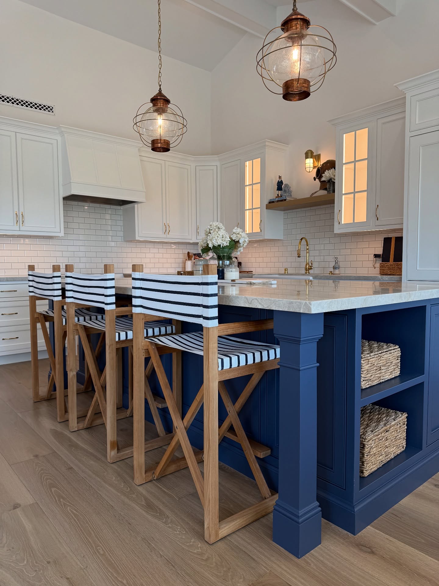 Home, it’s more than just a word. It’s a feeling of comfort, a place to gather, a showcase of your personal style, and functionality you create for you and your family. 🏡 Designed & Built by yours truly 🤍⚓️ @coastaldwelling_designbuild