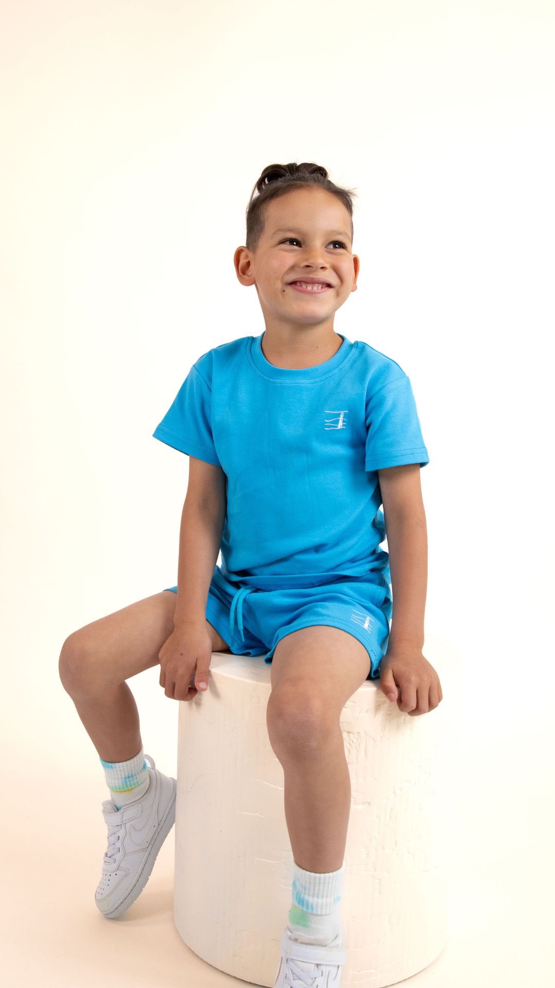 🚨 Every 9 days, a child in Victoria is seriously injured or killed by a slow-moving vehicle.
Most of the time, it’s because drivers simply don’t see them.
One way to prevent this? Dress your child in bold, high-contrast colours. It makes them easier for the brain to process (chunking), so drivers spot them instantly.
👕 My Bright Tyke outfits = safety you can see.