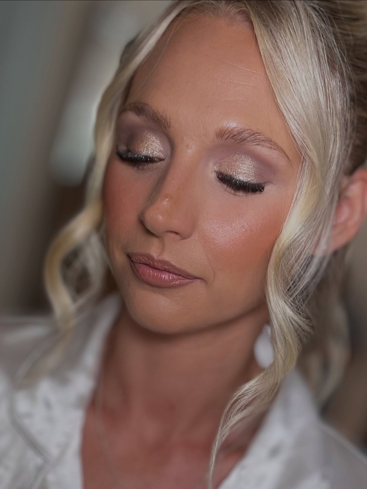 🌻 RACHEL🌻
My beautiful August bride 💛 I had such a lovely morning getting you and your bride tribe ready and thank goodness the sun decided to show its face just on time for the ceremony! (It must have been those 8 sausages you all buried 🫢)
Rachel opted for this golden, glowy bridal glam for her special day and wow, didn’t she look like a real life princess 🥹
Thank you for choosing me as your hair & make up artist 🌻💛
Lashes by - @carleyjanes_beauty
Venue - Bartley Lodge @newforestcollection
#hampshirebrides #bridalmakeuphampshire #bridalmakeupdorset #2026bride #newforestmakeupartist