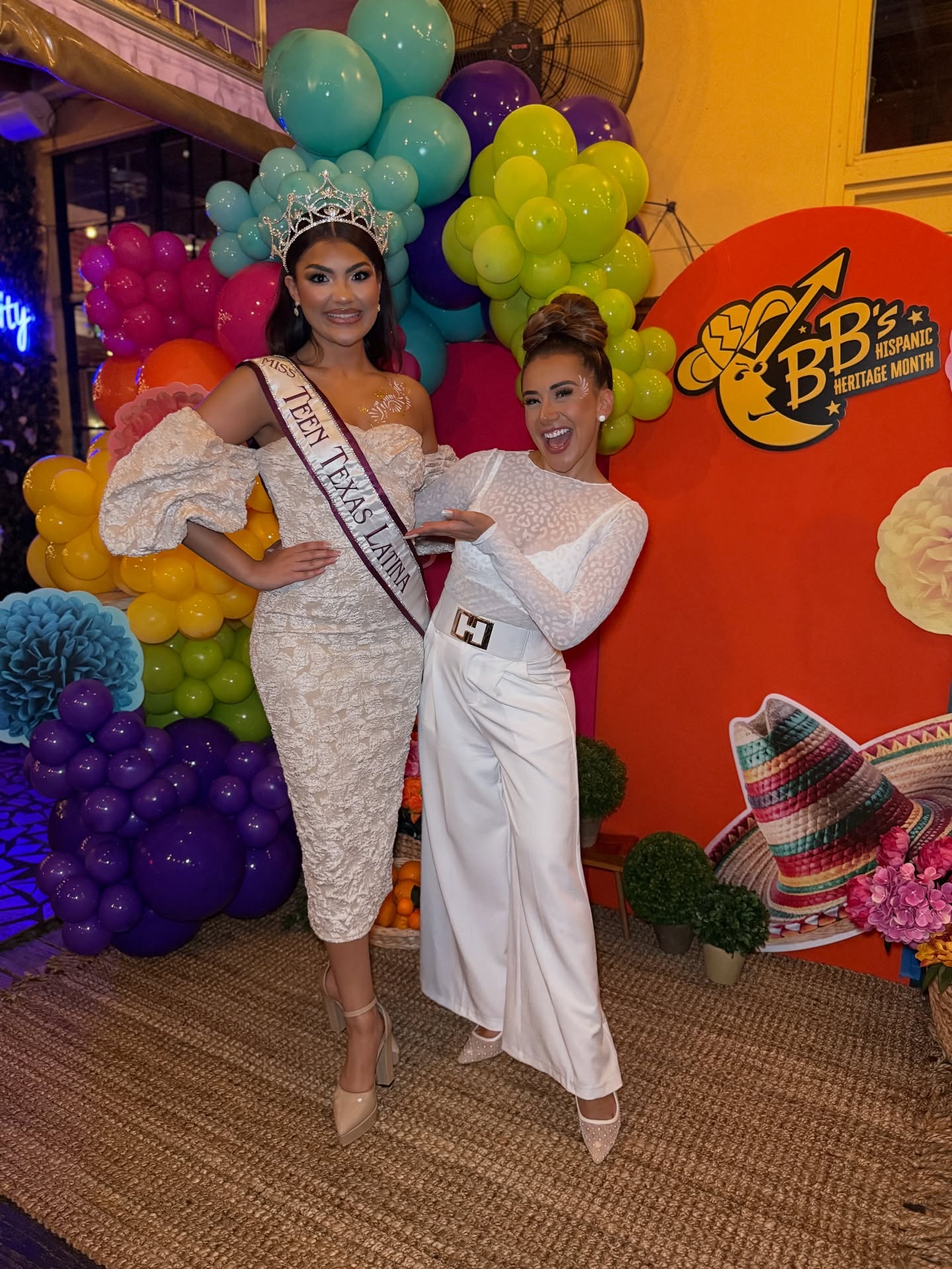Así comienza la celebración del Mes de la Hispanidad! 💃🏽👯 #HispanicHeritageMonth Es tan bello poder celebrar nuestra rica cultura latina con tanto sabor, orgullo y energía. Este mes es una oportunidad perfecta para honrar nuestras raíces, compartir nuestras tradiciones y mostrar al mundo la diversidad y la pasión que nos caracteriza.
¡Viva la cultura latina! 🎉💕 #OrgulloLatino #CulturaLatina