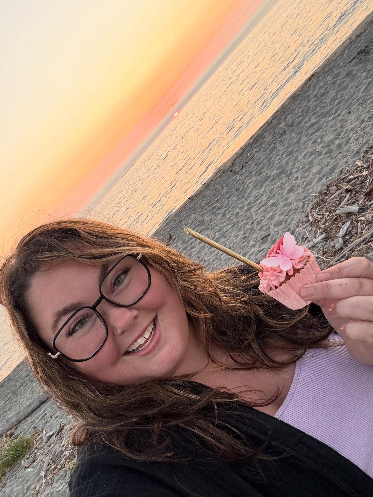 A golden soul born in Septembers light āØ
Yesterday I celebrated my 32nd birthday š
My friends and family made it so so special.
Coffee flights, gluten free food and desserts and mocktails, & all my girlfriends celebrating at sunset on the beach š
I may be really going through it, but I am sure am loved šŖšø
Thank you to everyone who wished me and the husband happy birthday! Iām slowly getting back to everyone šš