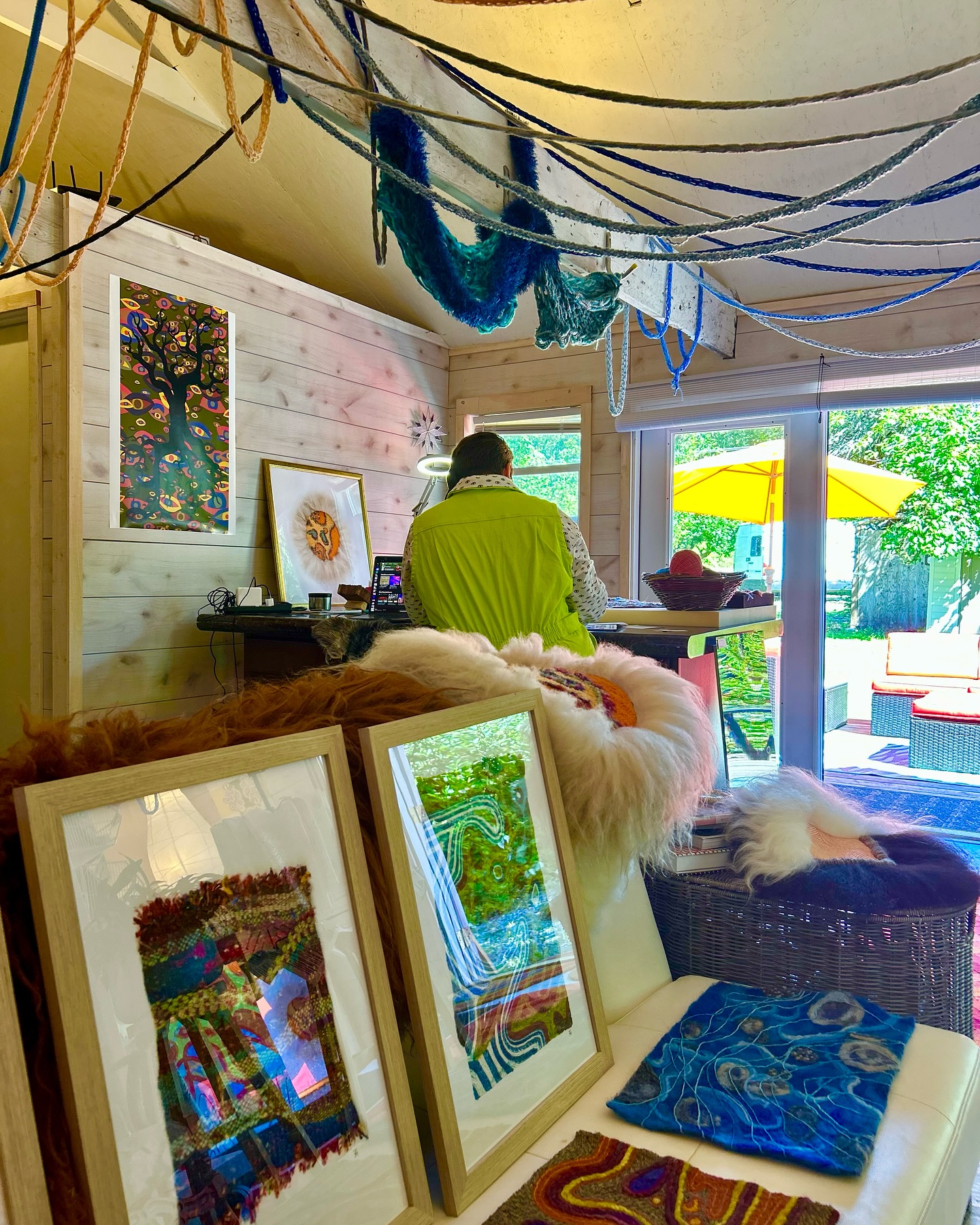 My Summer quartet:
🏡 in the studio
🪡 current work-in-progress (skinnfeller)
🦌 friends and neighbors
🌊 “the ocean can hold your grief”