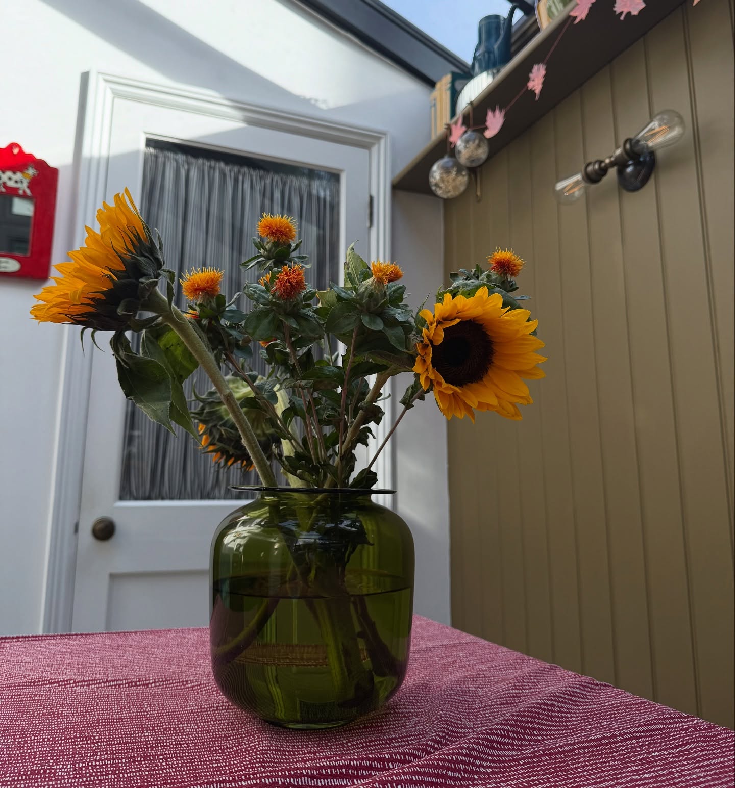 A short trip back in my second home ❤️🇬🇧
Jenny Saville’s ‘The Anatomy of Painting’ at the National Portrait Gallery left me in awe; flesh, form and feeling. If you get the chance, you must go and visit.
I cycled 23km around Richmond and Bushy Park to Hampton Court - I have a Tudor obsession so this fed it well! Food at Zédel’s was delicious, not only that but if you are into French style interiors then this brasserie will have you in a choke-hold. Most days were filled with fizz and wonderful company.
London always leaves me feeling like I have a full cup with so much energy to get back into the studio and create. History, art & inspiration all in one - I’m already planning the next trip.
Love,
j x