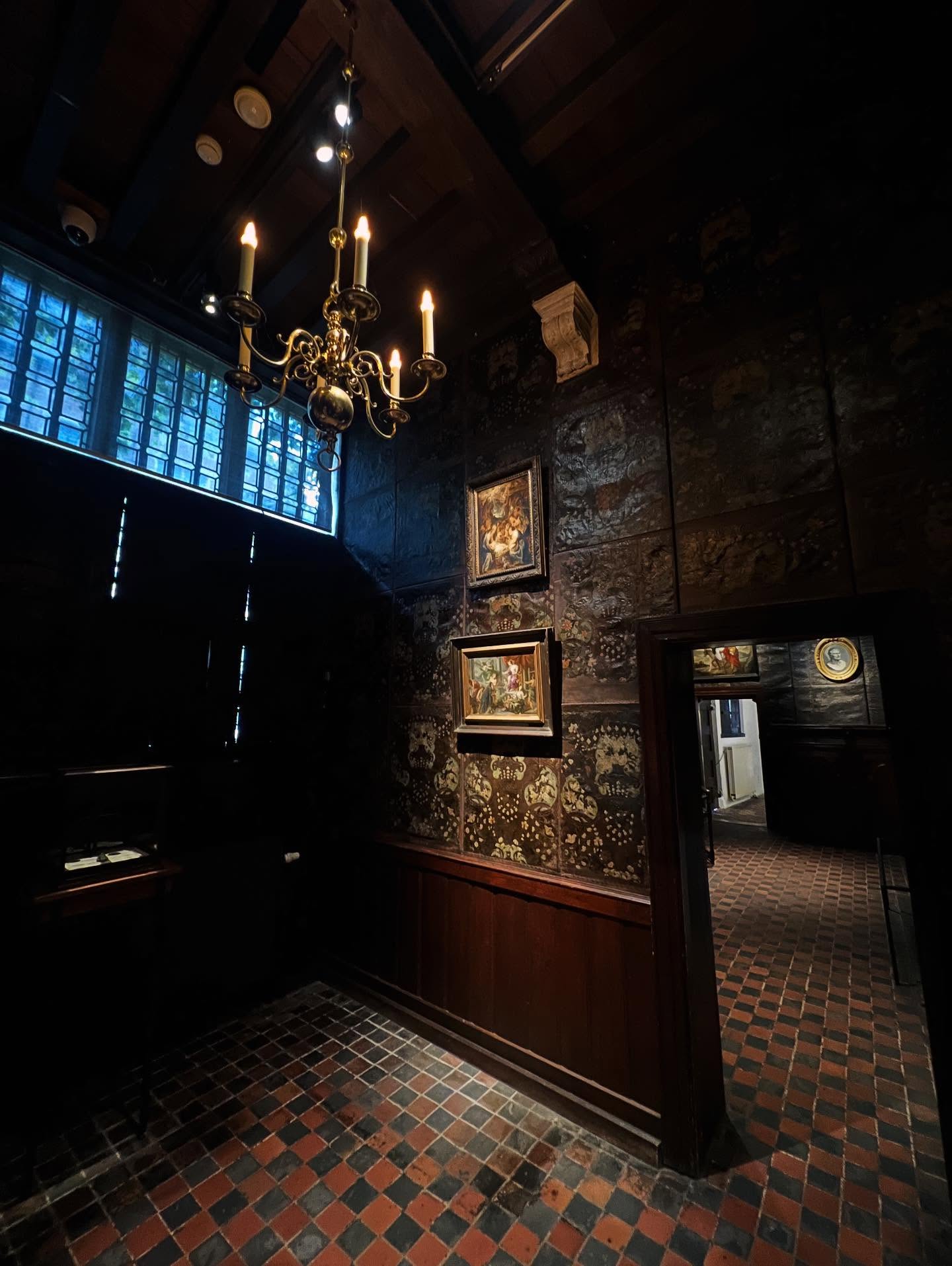 Stepping into @plantinmoretus feels always like stepping back in time ✨ The historic rooms with their creaking floors invite to wonder about all the illustrious figures who once walked there.
Today was the opening of the new exhibition Zakenvrouwen/Vrouwenzaken which brings forgotten stories back to life, stories which resurfaced thanks to diligent archival research. These rediscovered voices from the past are a beautiful reminder that art history is very much a human story as well and that many stories are still lingering in dusty archives waiting to be rediscovered.
One of the joys of the exhibition is searching for the small labels scattered through the museum. Each one shares a historical anecdote uncovered in the archives like a playful treasure hunt. For those interested, there’s an engaging program this weekend with lectures and events.
Wonderful to see so many people touched by old masters ❤️
#Zakenvrouwen #MuseumPlantinMoretus #AntwerpMuseums #ArtHistory #CulturalHeritage #ForgottenStories #ArchivesAlive #OldMasters #MuseumVibes #LivingHistory #oldmasters #oldmasterpaintings #tableauxanciens