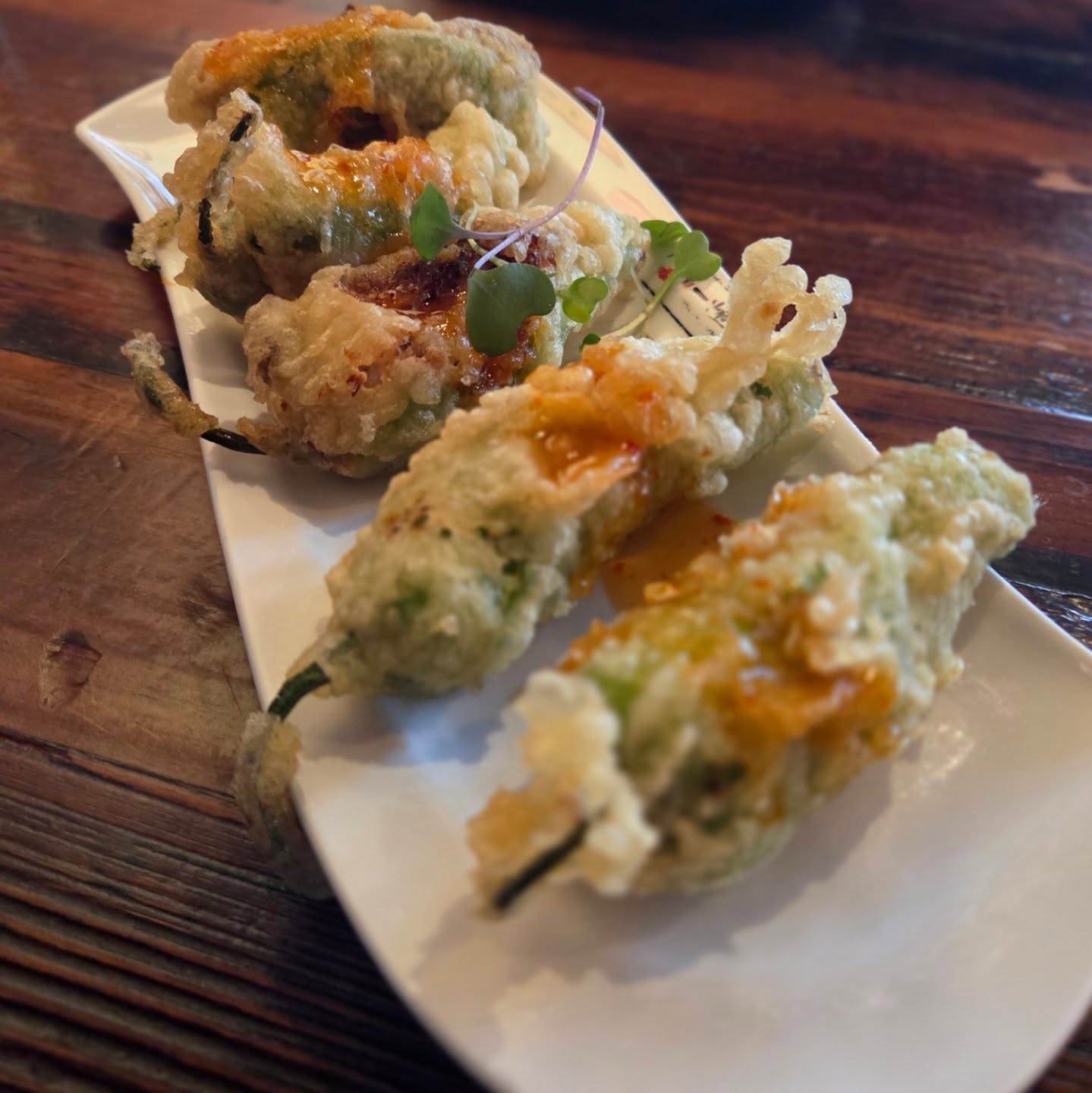 Stuff Shishito Peppers from @ittoramenbar . By fare our favorite tapas here, always criapy and stuffed with all the crap and pork rhe peppers can handle
#japanese #peppers #stuffedshoshitopepers #shishito #tapas #spicy #munchandmeanderwnc #munchandmeander