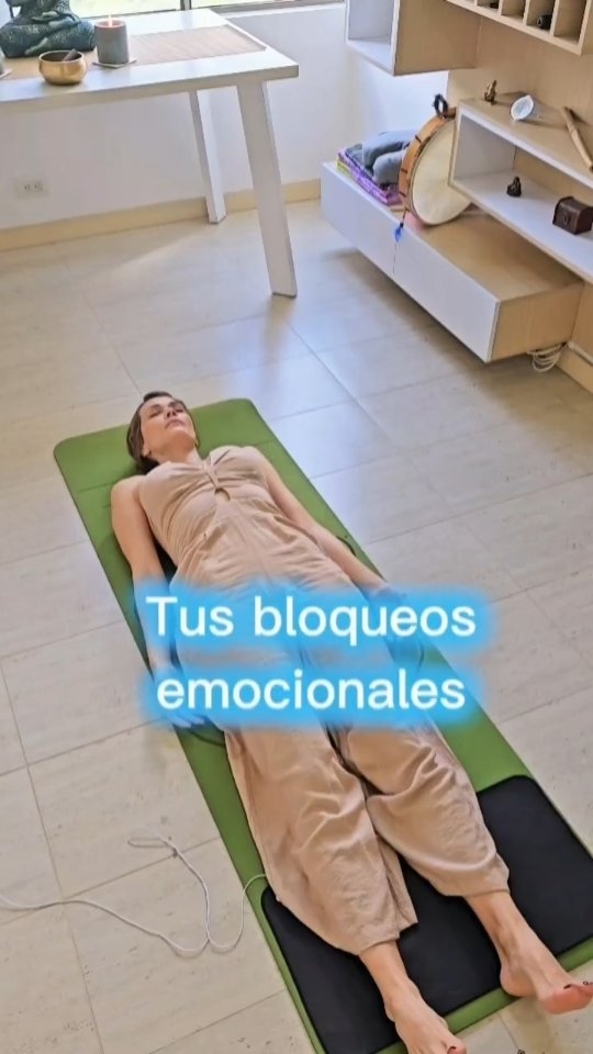 Una mirada real a cómo se vive una sesión de terapia corporal y energética. El cuerpo habla, vibra y libera.
Aquí solo acompaño tu proceso. 🌿✨
📍Mi consultorio está en Medellín, pero si estás en otra ciudad y te gustaría vivir esta experiencia, escribeme por DM 💬 o al link de WhatsApp en la bio 📲. Cuando viaje, te tendré en cuenta para avisarte con tiempo y coordinar una sesión📅.