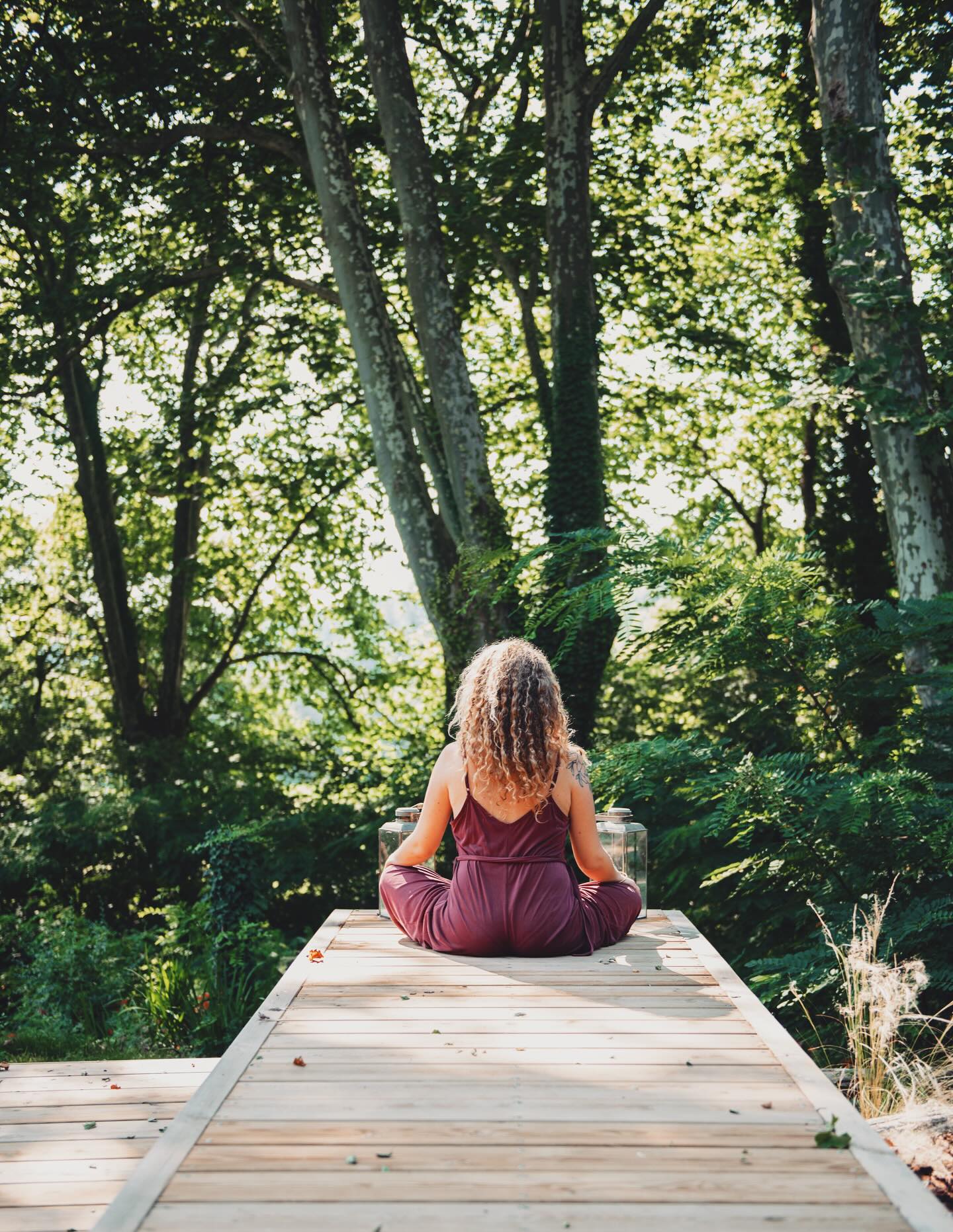 • RETROUVONS-NOUS •
🎵 YOGA NIDRA
Tous les jeudis de 20h à 21h
À Sarliac, dans la maison des services
Une fois par mois de 10h à 11h
Au @puymarteauspa à Brantôme-en-Périgord
• 6 décembre
• 17 janvier
• 28 février
• 21 mars
• 25 avril
Les audios de certaines pratiques sont disponibles sur mon site.
🧘🏼♀️YIN YOGA
Les vendredis des semaines impaires, de 19h à 20h
Sur Zoom
🕯️UN TEMPS POUR SOI
Un vendredi par mois, de 20h30 à 22h30
Une cérémonie de clôture du mois passé et d’ouverture pour le prochain.
Sur zoom
Au programme : cercle de parole, auto massage, écriture intuitive, danse libre, tirage d’oracle, chant…
• 27 décembre
• 30 janvier
• 27 février
• 27 mars
• 24 avril
• 22 mai
• 3 juillet (pour juin)
🤎CÉRÉMONIE DU CACAO
Lieu variable selon les inspirations du moment
💆🏼♀️ THAÏ MASSAGE
Sur réservation selon les disponibilités de chacun
〰️🌹 HANDPOKE TATTOO RITUAL
Rituel d’encrage avec symbole tatoué à la main, accompagné d’une cérémonie de la rose.
Sur rendez-vous