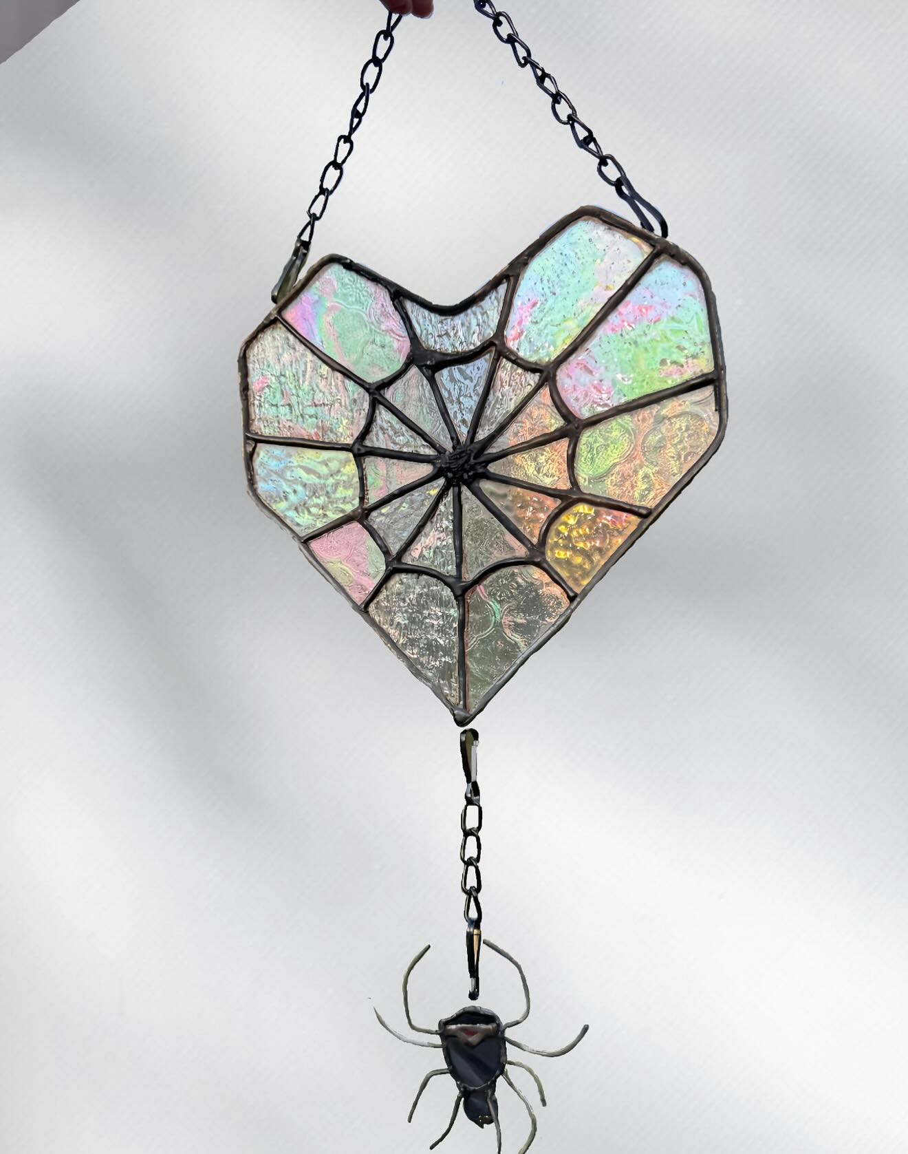 Spooky seasonnn 🕷️🕸️🍂 🎃
#stainedglassart #stainedglass #spiderweb #spookyseason #suncatcher