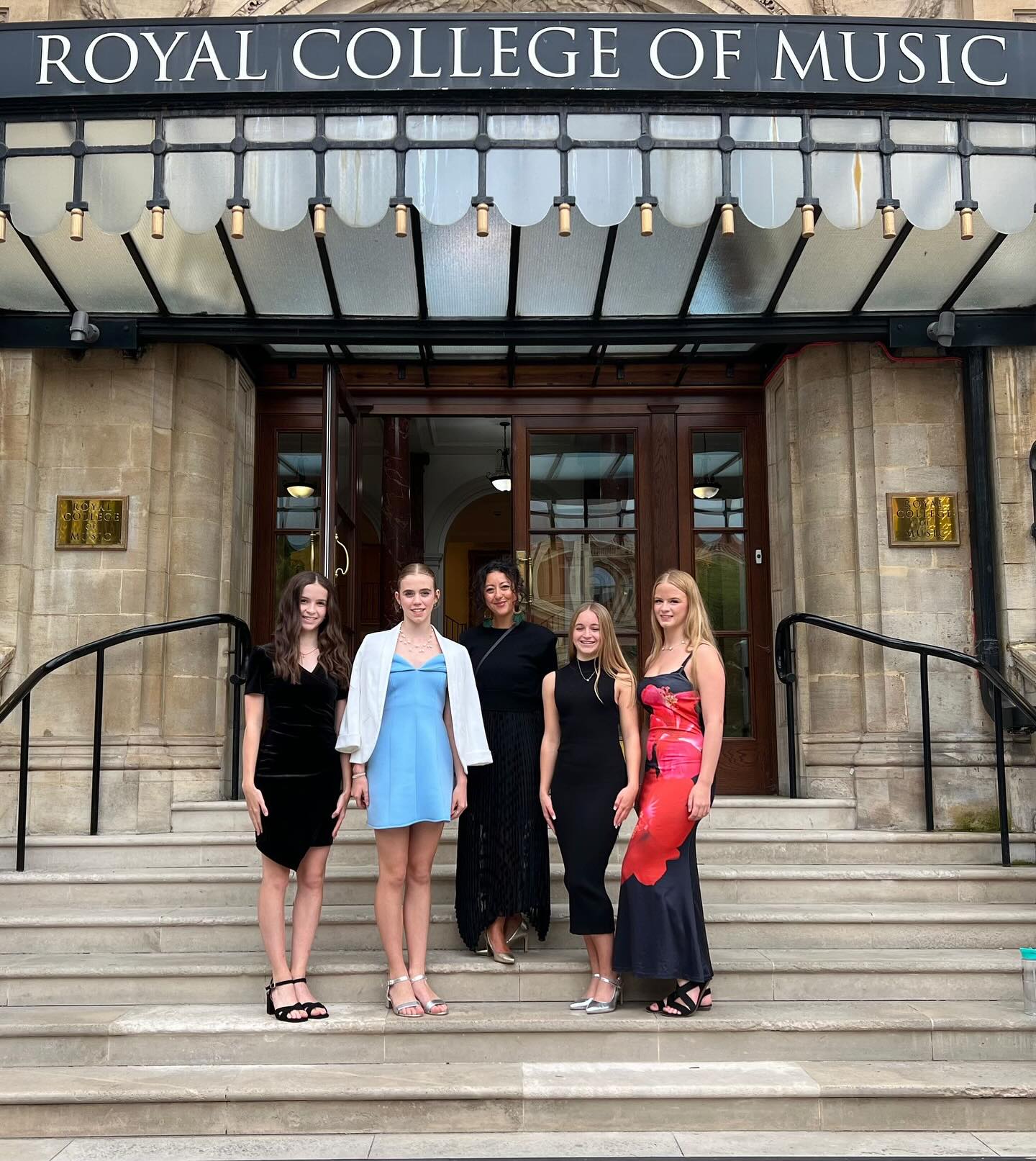 Looking forward to spending the afternoon @thedanceschoolawards with Imogen, Amelie, Lara and Martha all nominated for awards! ⭐️💃🏻🩰