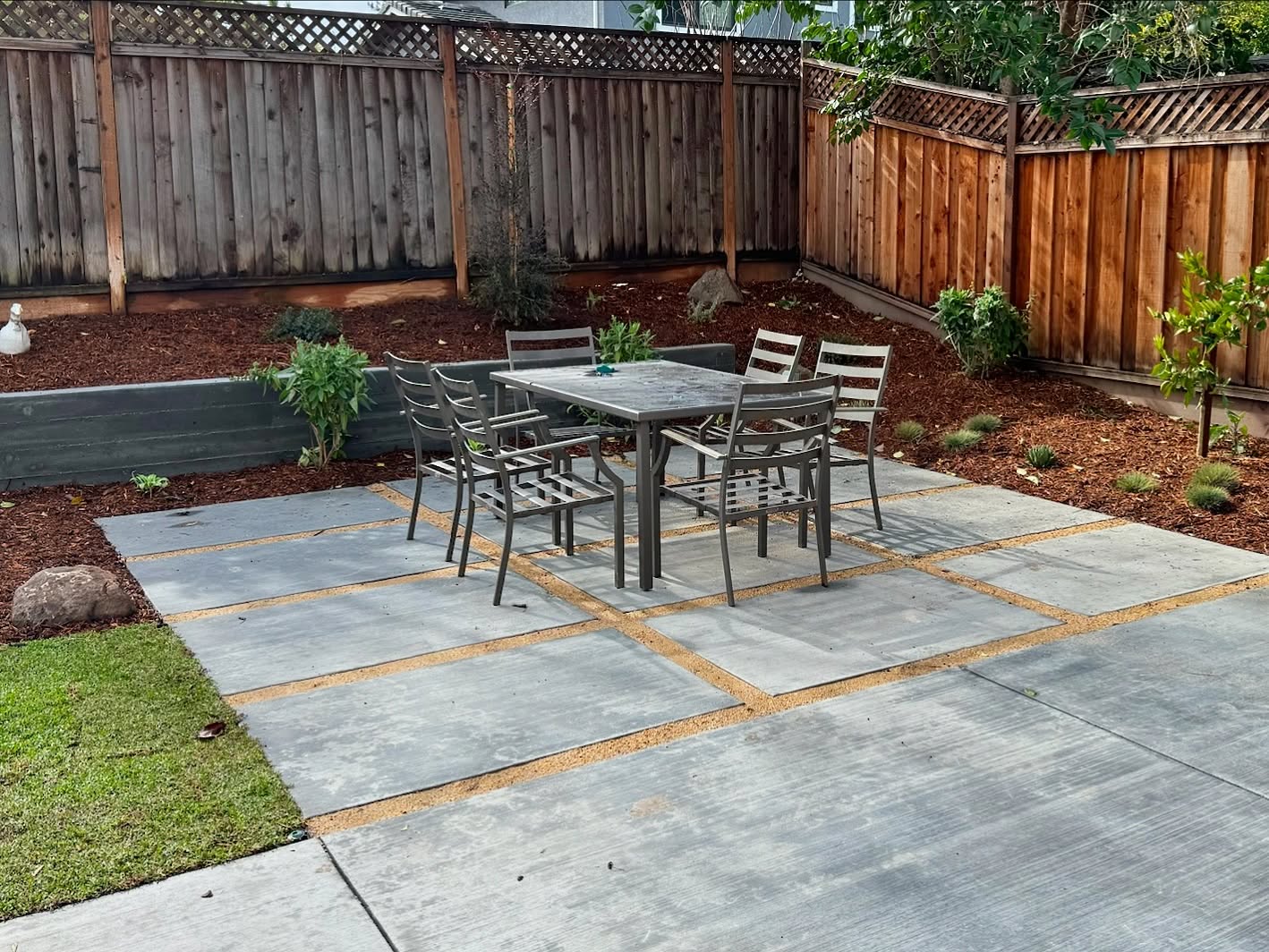 Pleasant new outdoor dining space. Modern layout with clean lines.
.
.
.
#outdoorliving #californialandscapes #landscapedesigner #modernlandscape #hardscapedesign
