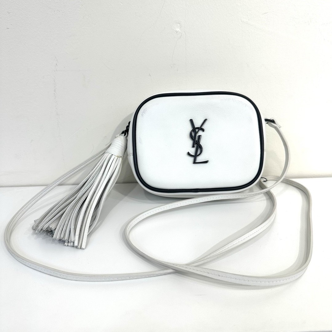 Only $699! Saint Laurent Classic Monogram Blogger Crossbody Bag! Sleek white leather, black hardware, and perfect for on-the-go glam. Small size, big impact! ๐โจ #SaintLaurent #CrossbodyBag #FashionGoals #LuxuryStyle #ChicVibes #huntington_superpawn #BloggerCrossbodyBag #CrossbodyStrap
https://ebay.us/m/K65dar
