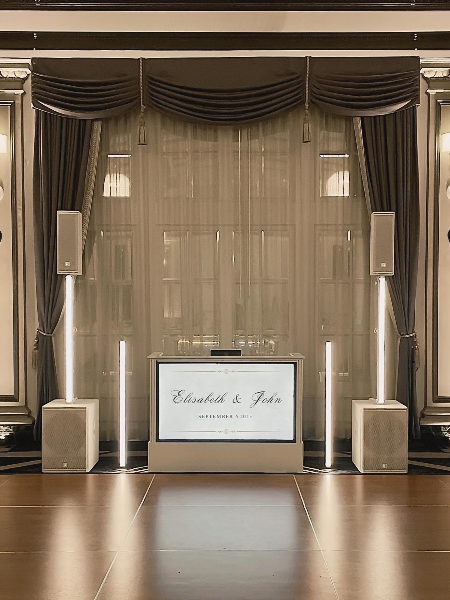 A recent wedding at the historic @fairmontempress—a true icon of Canadian luxury—where I provided ceremony AV services in the Palm Court; cocktail music in the Shaughnessy Foyer; and DJ, MC, sound, and lighting services (including lasers!) for one EPIC reception in the Crystal Ballroom. 🎉🍾
Vendor Team:
@weddingsattheempress
@djchrispoynter
@thegoodparty
@danielle.thegoodparty
@erinbradleyartist
@designerweddingsvictoria
@victoriapartyrentals_yyj
@flowersontop
@butterbloom_vic
@shutterposephotobooth
@themindfulmagician
@younghipandmarried
@jonmarkphoto
@lilyventurefilms