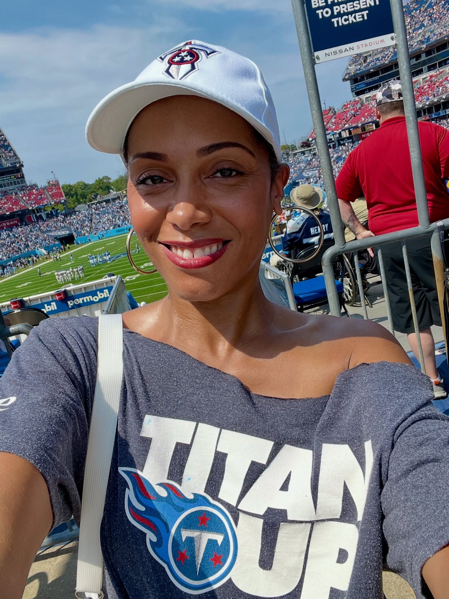 First @titans football game of the season in the books! Can’t wait to cheer on @camward this year. 
Being a Tennessee Titans fan is rough 🤣😩 but I will always root for the home team. #TitanUp
.
.
.
#Titans #TennesseeTitans #SundayFootball #NFL #Nashville #CamWard #SteveMcNair #EddieGeorge #LetsGoTitans #SundayFunday