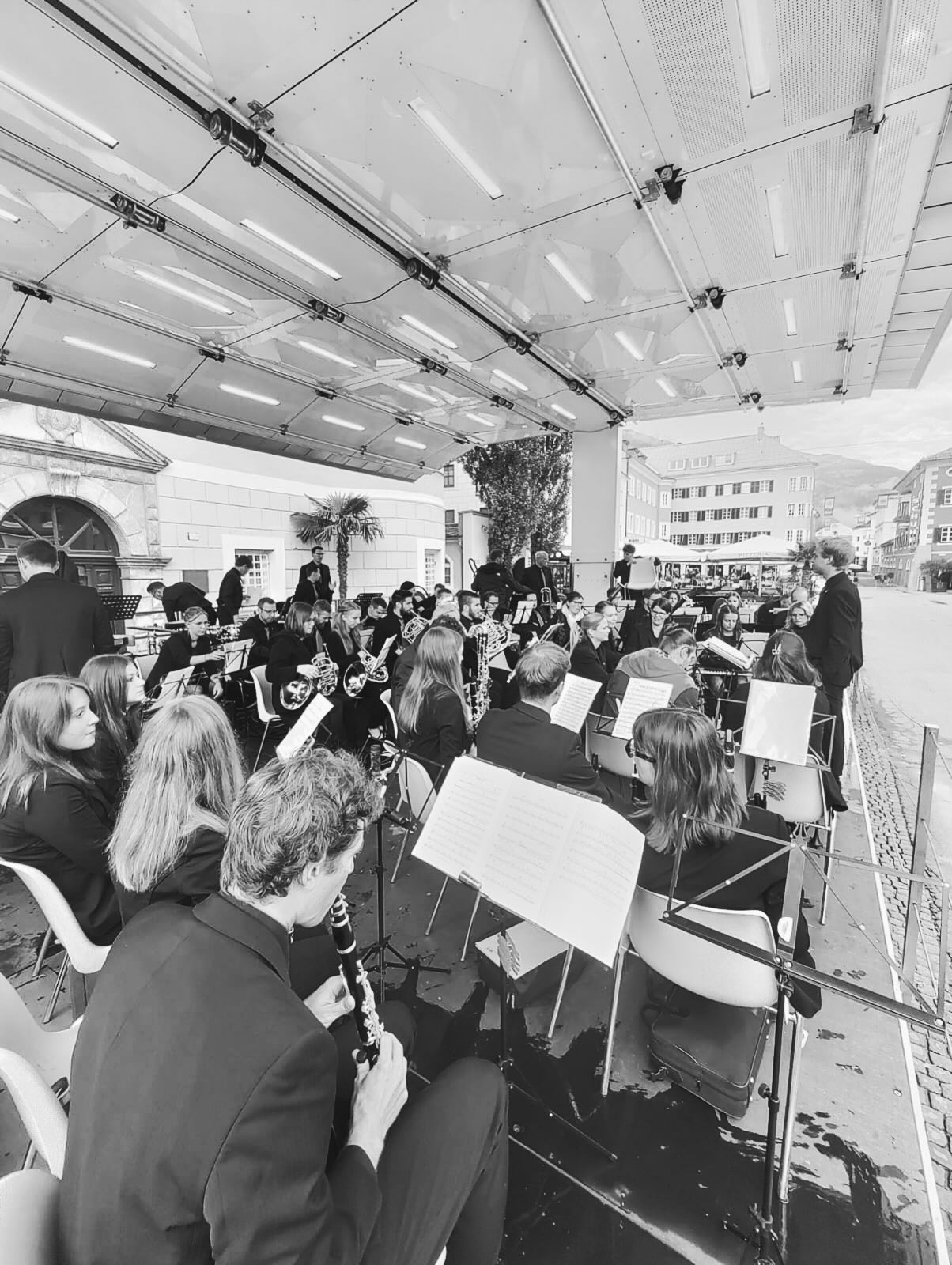 Das war unsere Sonntagsmatinee 🎶🎼🎺🪈🎷🎵🪘
Danke an alle die dabei waren! 🙏
Wir sehen uns am 3.1.2026 beim Neujahrskonzert im Lienzer Stadtsaal! ✨
Fotos 3-7©️ @florianwalder
#sonntagsmatinée #bpho #osttirol #hauptplatzlienz #sinfonischeblasmusik #blasmusikverbindet #danke #florianwalderphotography