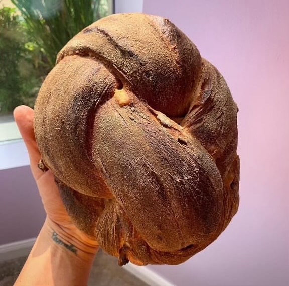 UPDATE! Sold out of apple challah. Apple caramel Babka can be pre-ordered at motzibread.herokuapp.com ✨🍉Special Monday 9/22 Rosh Hashanah pickup from 3-6 p. Read on for important details on how to order!
🍎🍞*Sold out* To order a round Apple Challah, please make a minimum $18 donation to PMRS (tagged in this post) and forward the confirmation to our email at motzi.bread@gmail.com by this Saturday 9/20 at 9 p
🍎🥮 To order an Apple Caramel Babka, please visit our pre-order page motzibread.herokuapp.com. Babka is by pre-order only. Order by Saturday 9/20 at 9 p
🍎🍯🍦We will also have Apple & Honey Swirl Soft Serve for walk-in purchase, along with chocolate chip cookies and our drinks.
✨ “Motzi” means “brings forth” in Hebrew. May this small token of material aid also bring forth our community’s solidarity as we approach a new year of 5786. May it be one of sweetness, justice, and liberation.
🖌 By @katehaberer