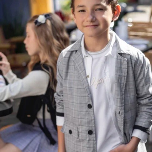 Blazer Alfaiataria Menino Charpey
O Blazer de Alfaiataria é uma peça sofisticada e elegante, que traz um toque refinado ao guarda-roupa infantil. Confeccionado em tecido de alta qualidade, oferece durabilidade e conforto, acompanhando os meninos em momentos especiais com muito estilo.
Compre diretamente no site ou chama no whatsapp da loja para falar com uma vendedora
https://www.gentemiuda.online/product-page/blazer-alfaiataria-menino-charpey