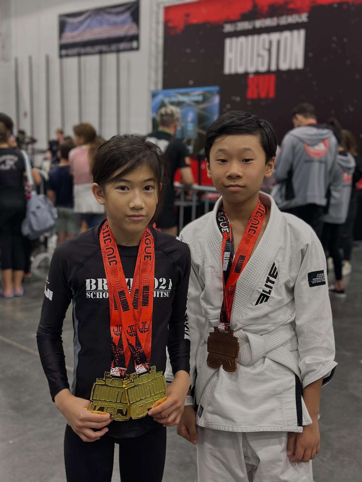 Great weekend with great results at JJ World League. Well done team! Huge shoutout to @chobani_papi for showing up to coach, Olivia for an out standing performance taking home double gold and Grimmy for showing up and leaving it all on the mats in his first tournament ever!
Back to another week of training! ⚡️