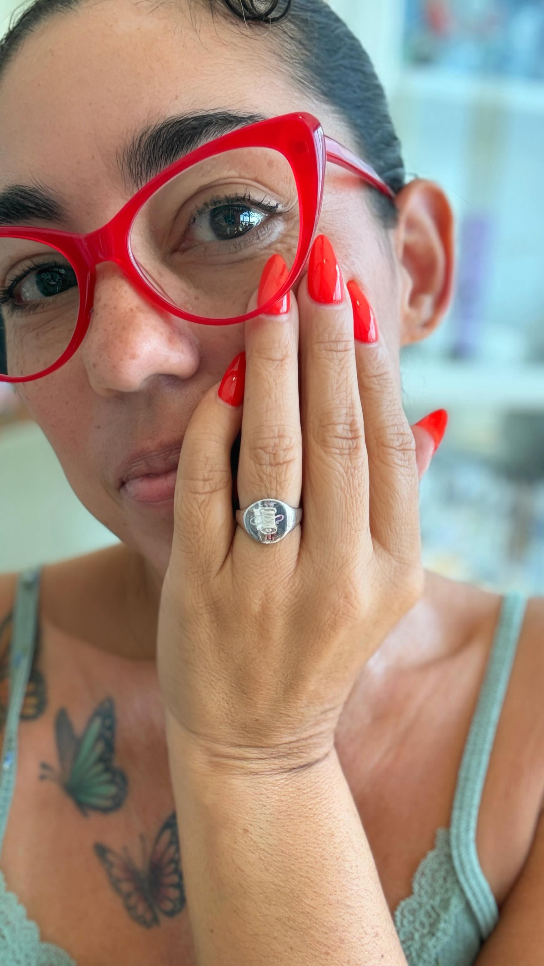 Hands down, the cutest ode to sewing. ☺️The Sewing Doodle Signet Ring Collection by @mmadalynne and @lpriorijewelry is a trio of rings designed for the maker and lingerie enthusiast with a love for jewelry. Each ring is etched with an original sketch that ties to your love of lingerie and sewing.
bit.ly/bramakingring
Choose from:
🧵 A classic spool of thread
🎀 A lacy lingerie set
👙 A bralette
These pieces are perfect worn solo or stacked. Gift one to your sewing bestie or treat yourself as a reminder that handmade is always in style.
Engraved in-house at L. Priori in Philadelphia
www.madalynne.com
www.lpriorijewelry.com