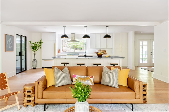 We still have dreams about this transformation.
Book your free kitchen design consultation today and let’s make your kitchen dreams come true in 2025!