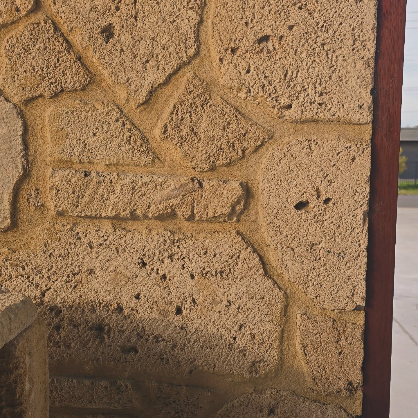 Warmth.
Natural Australian Limestone.
Visual Big hug.
-------
Cream Tuscan Australian Limestone Cladding.