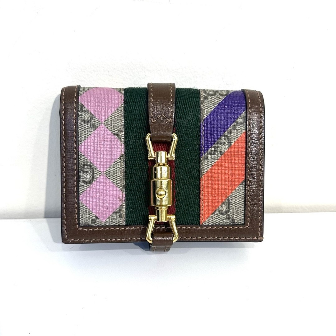 Only $499. Elevate your style with a chic beige Gucci Jackie 1961 Web Stripe Mini Trifold Wallet, crafted from GG Supreme canvas and leather trim. Perfect for organizing cards, bills & coins with snap closure. โจ #GucciStyle #LuxuryWallet #FashionEssentials #Gucci
https://ebay.us/m/fpE3Zj