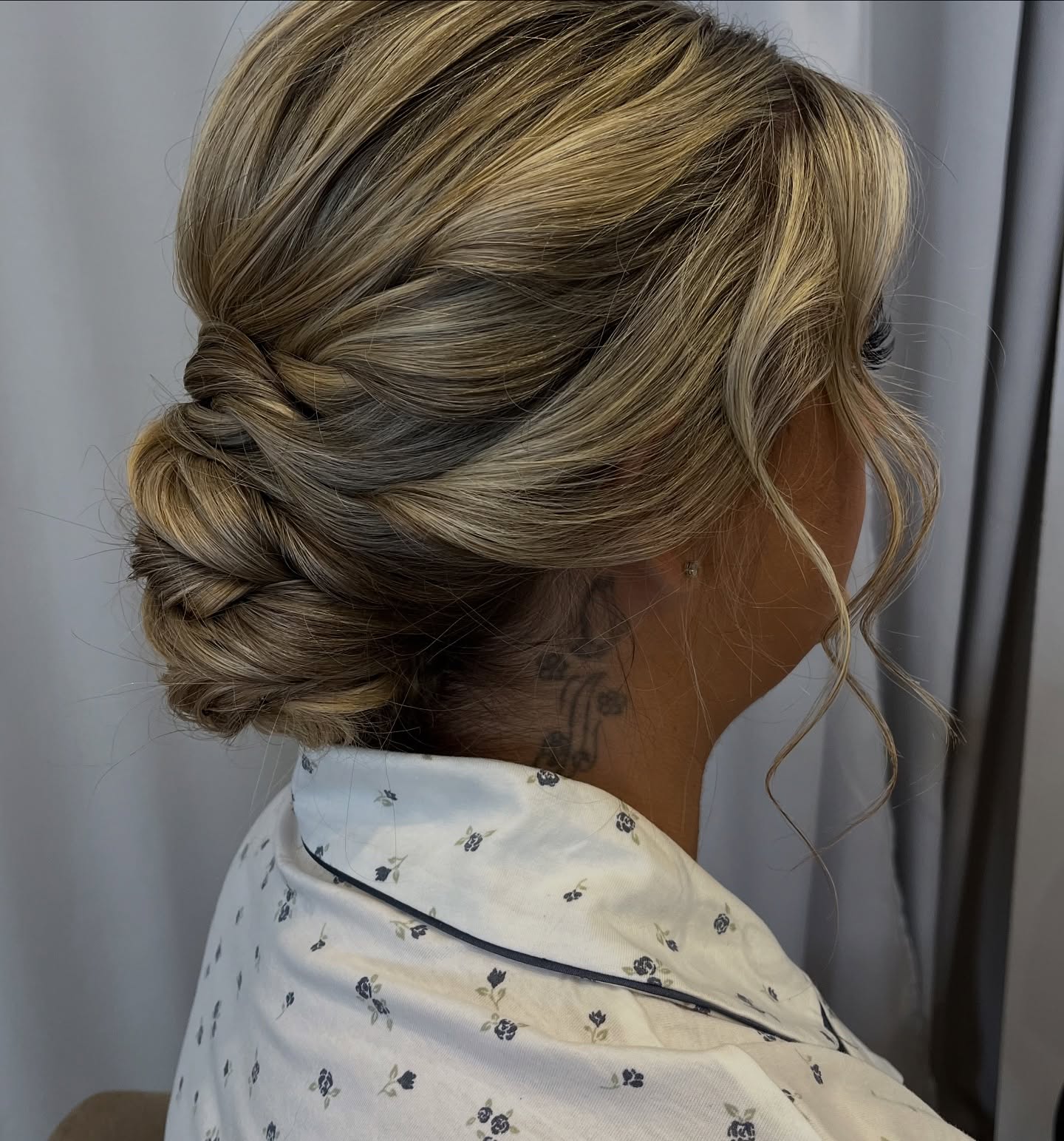 ✨ POV: It’s your wedding morning and this is your bridal bun ✨😍
My gorgeous bride Amelia looked absolutely stunning with this soft, textured updo. Romantic, timeless and flawless from every angle 📸💍
Save this post for your wedding mood board!
Brides of 2026… are you ready for your bridal hair moment? My diary is filling up fast! Secure your date today ✨
📍 @parley_manor
#dreamweddinghair #weddinghairgoals #bridalbunhairstyle #dorsetbridalhair #simplygorgeousbride #parleymanorbride