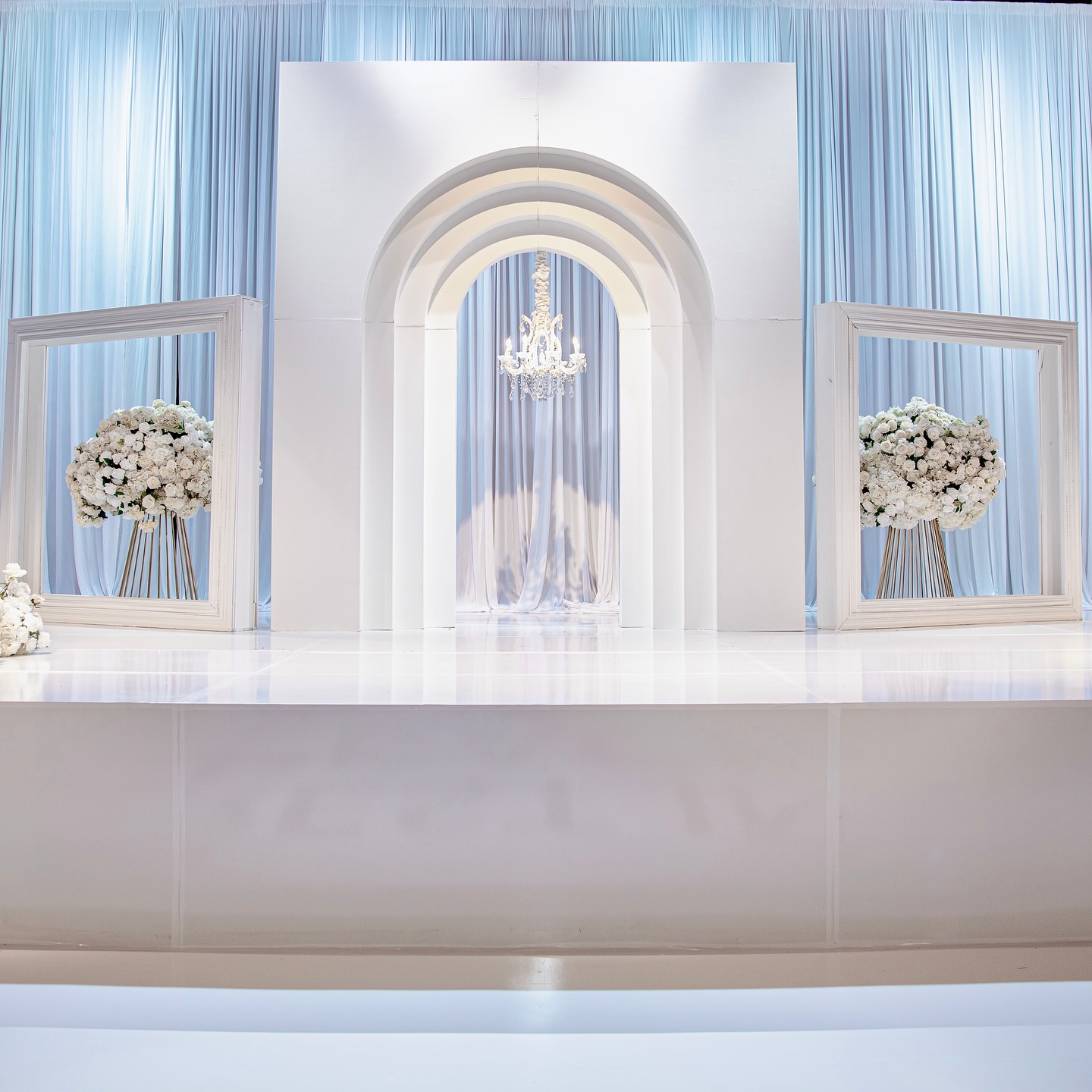 Get ready for an epic Q&A session! Join me live on Instagram tonight at 8pm as we dive into the Power Brunch and my coaching program's open enrollment!
Swipe for more info !!!!
#toriwilliams #toriwilliamsevents #instagramlive #luxuryevents #luxurydecor #eventproducer #eventproduction