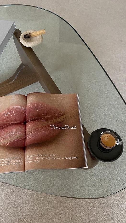 Todo se recibe con amor… flores, chocolates, peluches 💐🍫🧸
…pero un procedimiento estético no está de más 😏💋
(Este Amor y Amistad, sorpréndela con algo que no se marchita 😉)