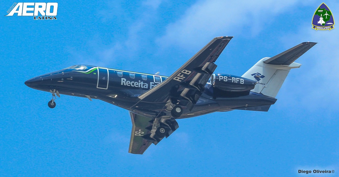 No início desta semana a Base Aérea de Natal (BANT) recebeu pela primeira vez a visita do Pilatus PC-24, prefixo PS-RFB pertencente a Receita Federal.
A aeronave chegou à capital potiguar procedente de Brasília, ficando pouco tempo em solo, não temos informações sobre a visita da aeronave a BANT, mas ela foi registrada pelo nosso correspondente no Nordeste, Diego Oliveira.
#aviationphotography #aviation #aviationlovers