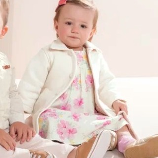 Casaco Bebe Menina Charpey
Este trench coat em moletom felpado é a peça perfeita para compor looks elegantes e aconchegantes. Com design atemporal, une sofisticação e praticidade, tornando-se indispensável no guarda-roupa da sua pequena.
Compre diretamente no site ou chama no whatsapp da loja para falar com uma vendedora
https://www.gentemiuda.online/product-page/trench-coat-com-bordado-bebê-menina-charpey