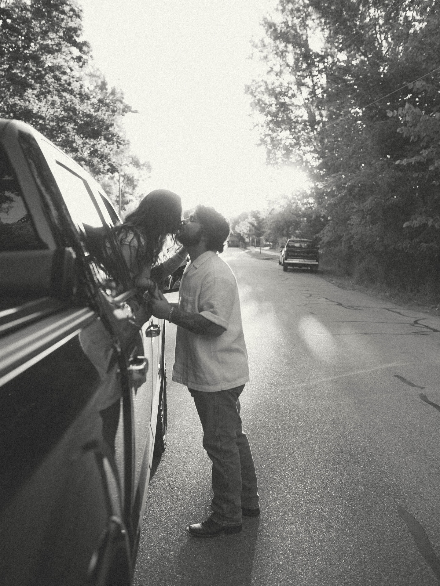 love that feels like a summer country song >>>
#cinematic #authenticlovemag #dirtybootsandmessyhair #michigancouplesphotographer