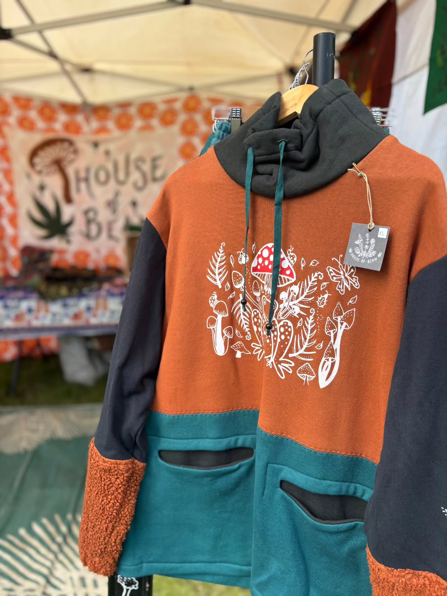 @it_me_wilbee took some fancy photos of the best jumpers before they sold out at @allthingsfungifestival seeing as I don't ever get round to it! may those of you who were lucky enough to nab one be very happy in your hemp this winter!
www.houseofbeanco.com
#botanical #hemp #hempclothing #sustainableclothing #handmade #madetoorder #smallbusiness #screenprint #mushrooms #funfi #hongosdelmundo #allthingsfungi