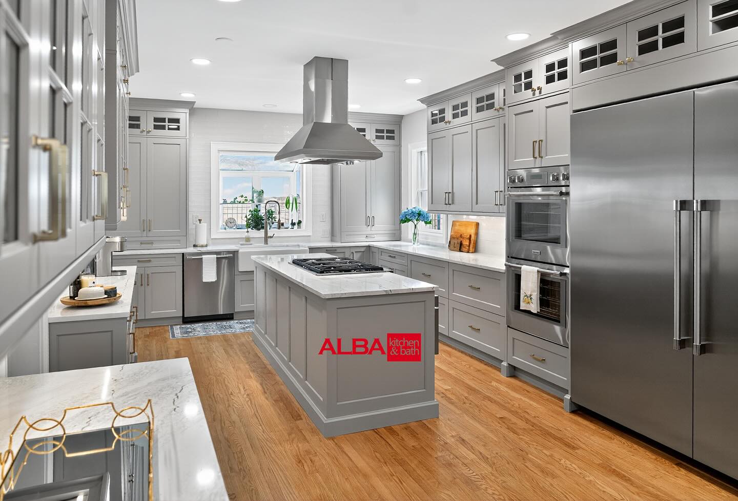 We designed this kitchen with light gray frameless cabinets since they are a terrific option to achieve a timeless and clean look. To complement the premium kitchen cabinets, we combined them with a premium quartz with Inverness lines that are inspired by natural forces. In this way we increased the depth of feeling of the kitchen and created the perfect settings for the design. Check out our most recent project.
Kitchen Designer: Suhi
Photos & Video: Celine & John
#stmartincabinetry #cambria #cambriasurfaces #reposegray #kitchencabinet #kitchendesignideas
@cambriasurfaces @stmartincabinetry