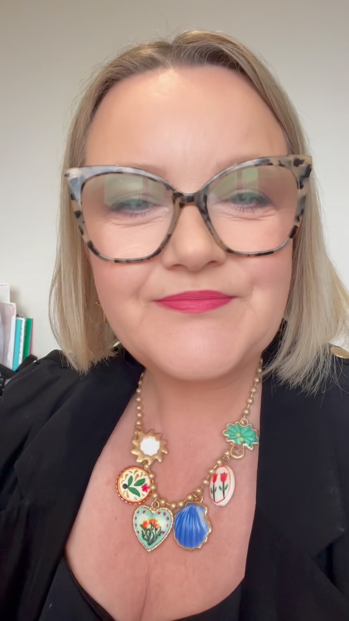 Part 2 of 2 âŠ.the Makeup Artist Revenge!
#nikkimakeupandhair #makeupartist #hairstylist #makeupartistworldwide #beautyeducator